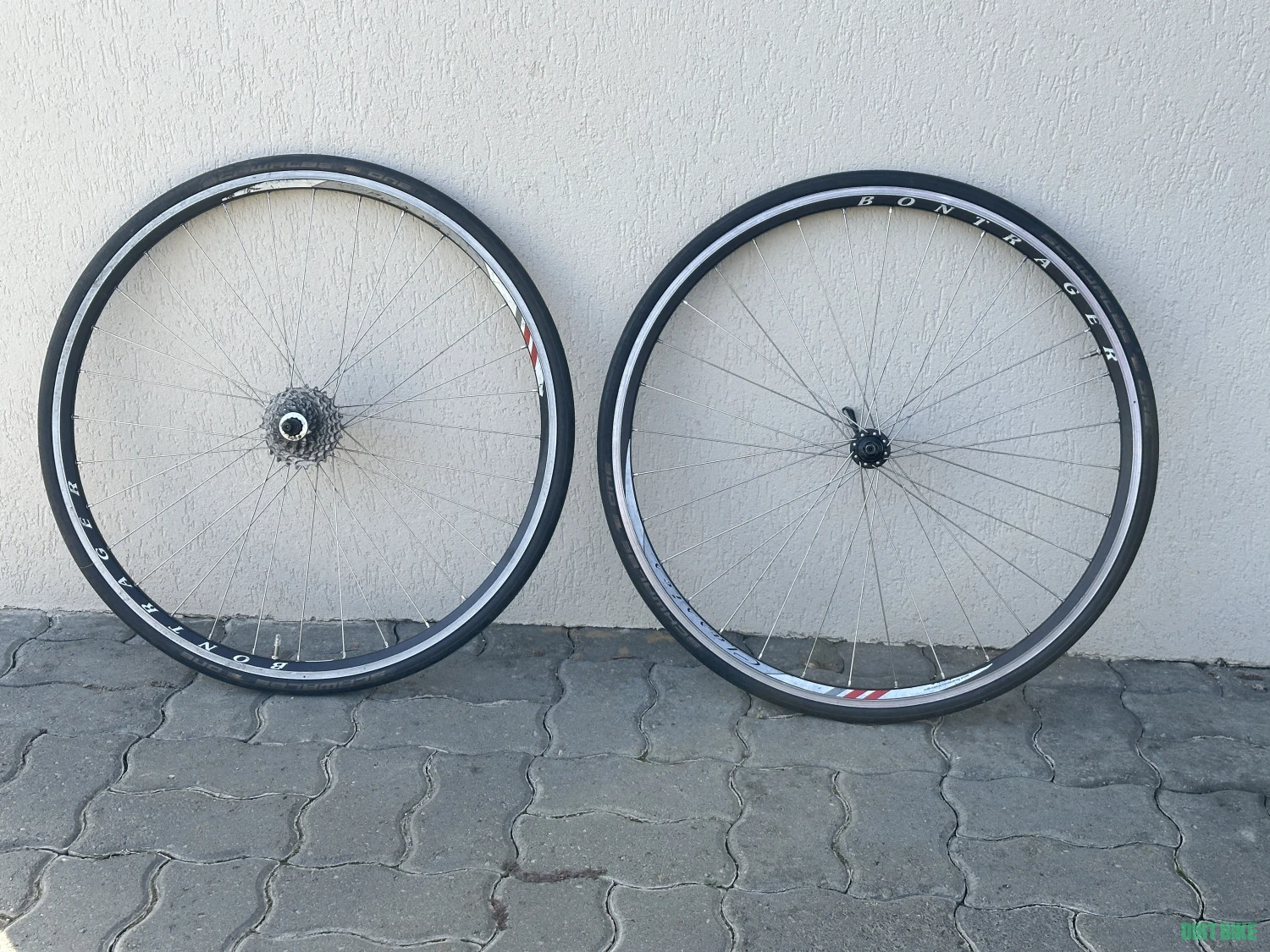 1. Roti Bontrager Classics 700c Rear Wheel set 6000 OSB Rim Schwalbe one cauciucuri