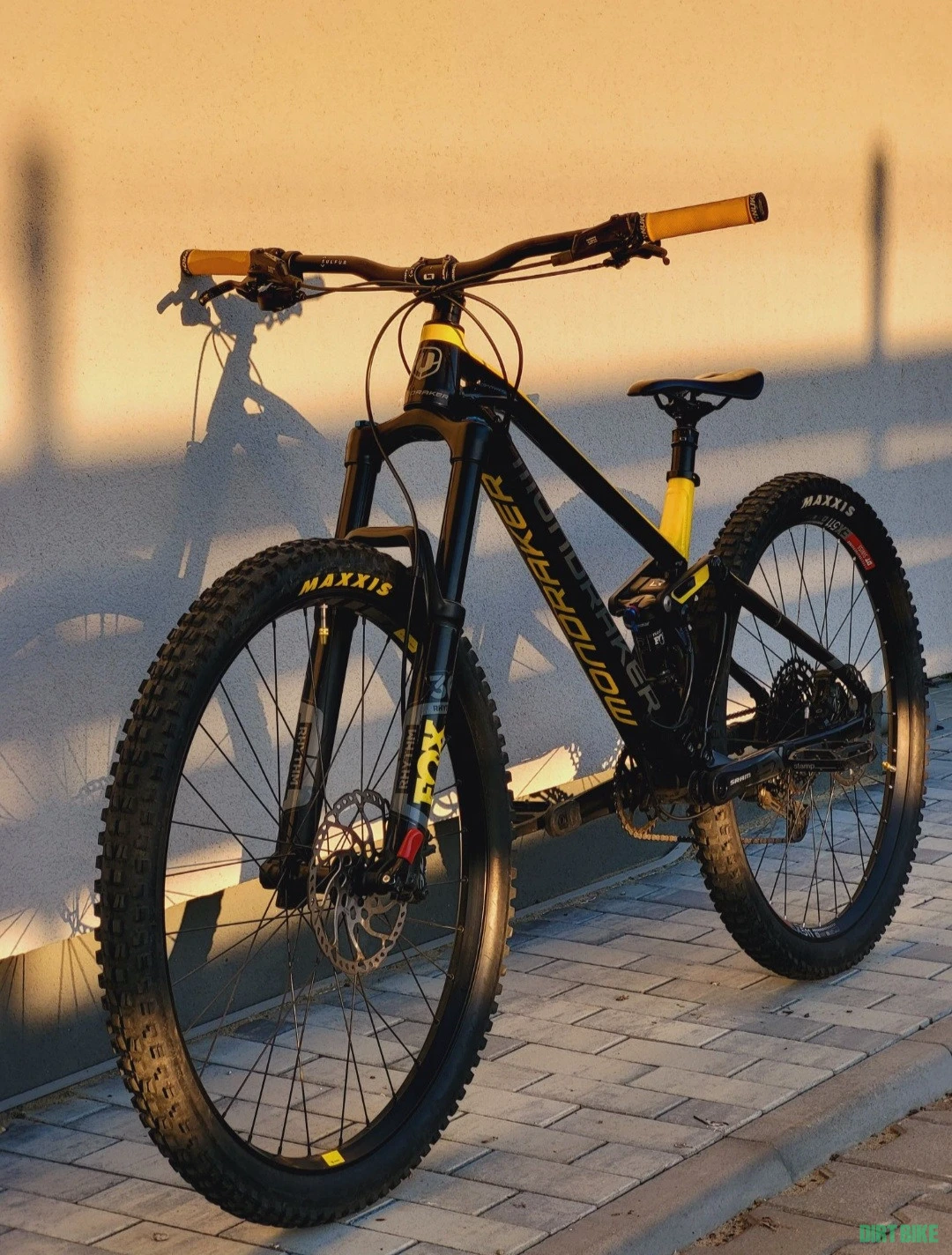 1. Vând Mondraker Foxy 29" M