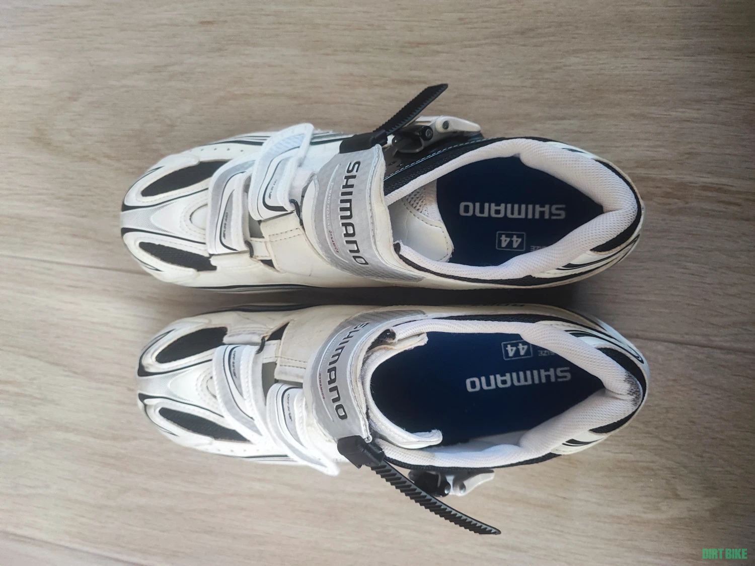 1. Shimano SH-R087W