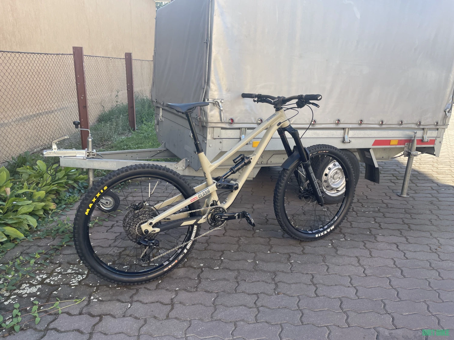 1. Commencal Clash 2021 marimea M