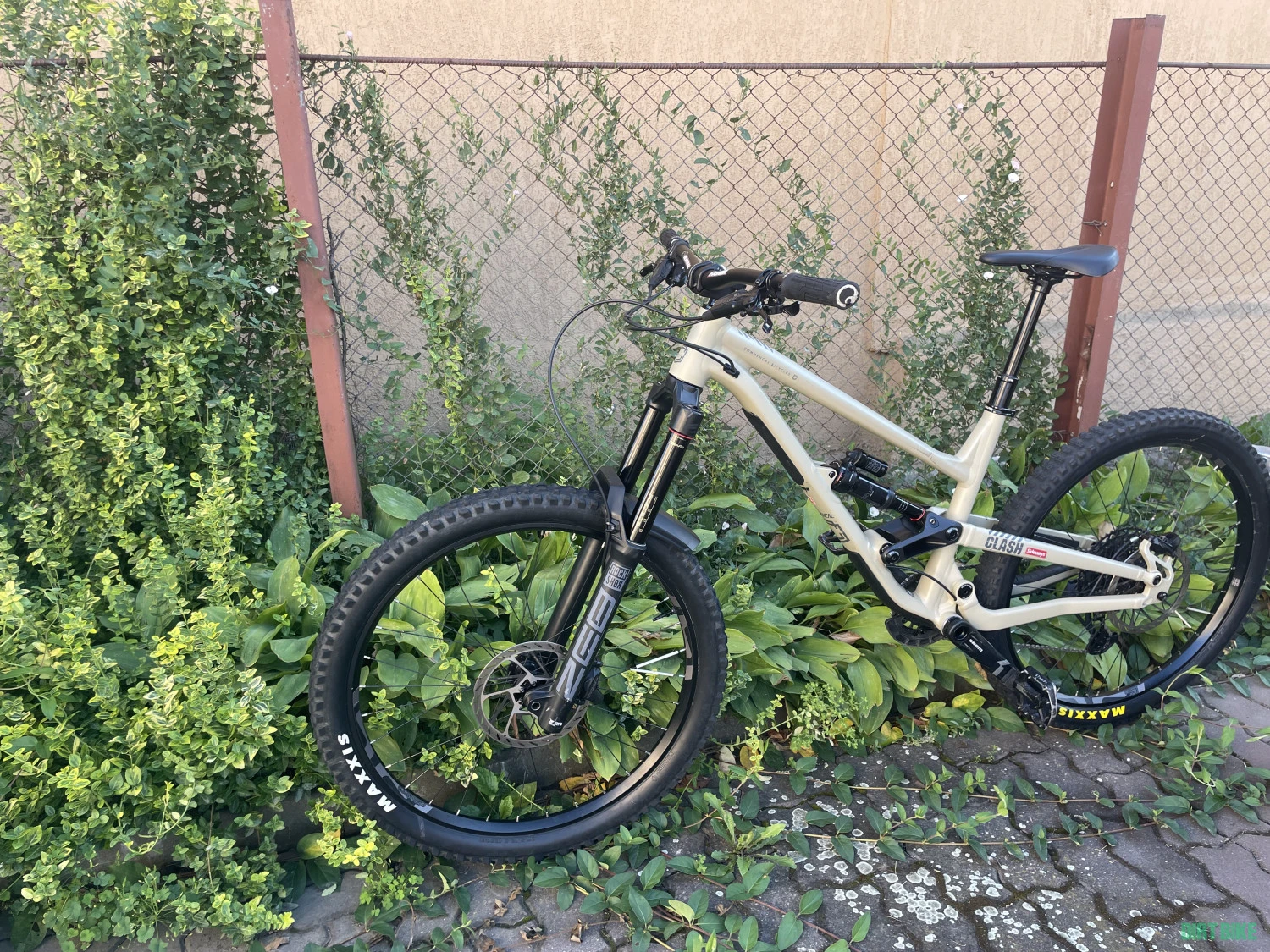 7. Commencal Clash 2021 marimea M