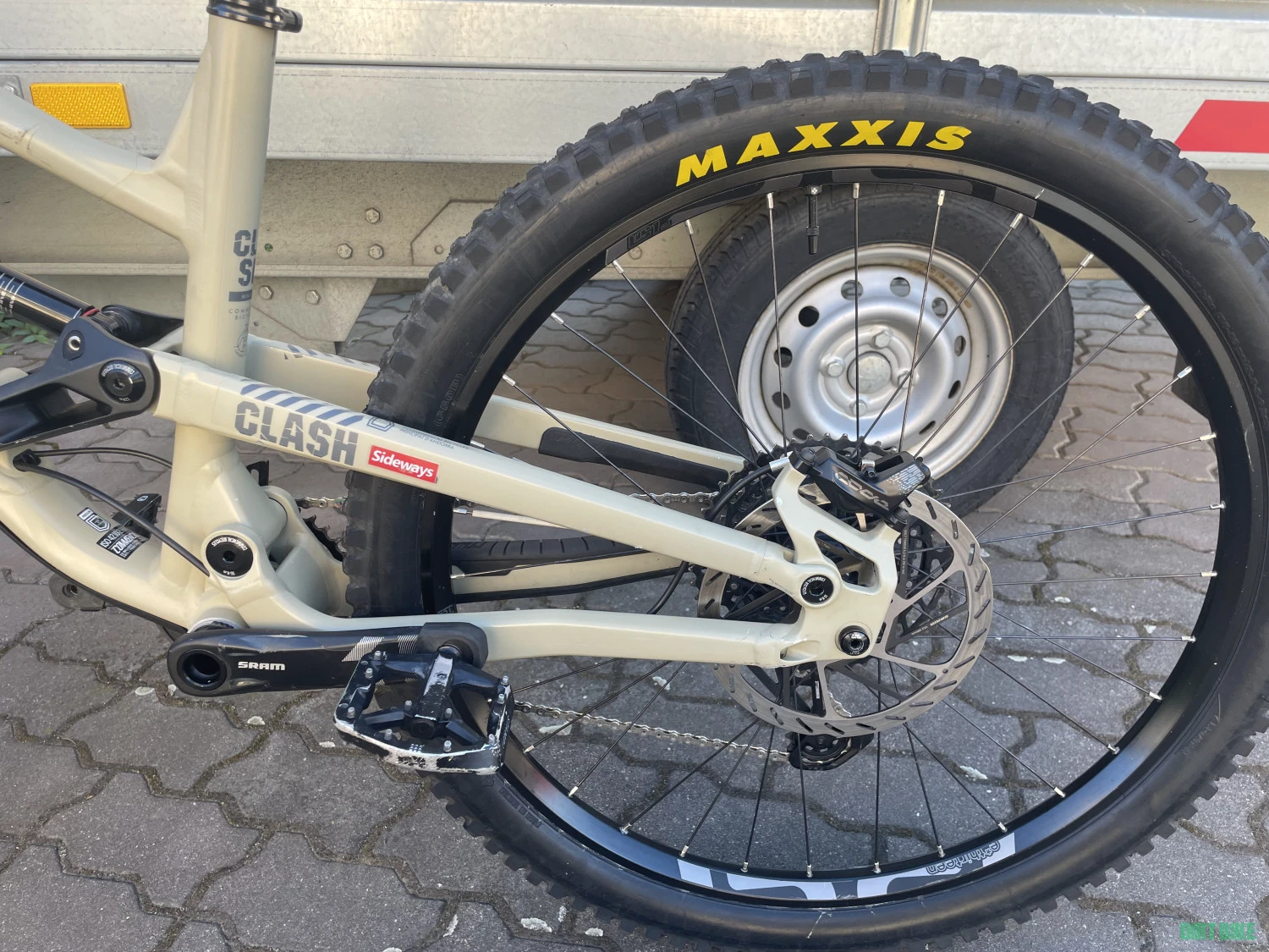6. Commencal Clash 2021 marimea M