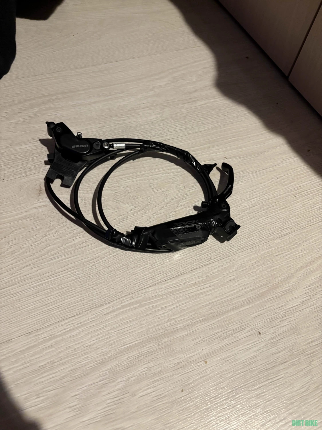 1. Vand frane sram code r 4 pistone