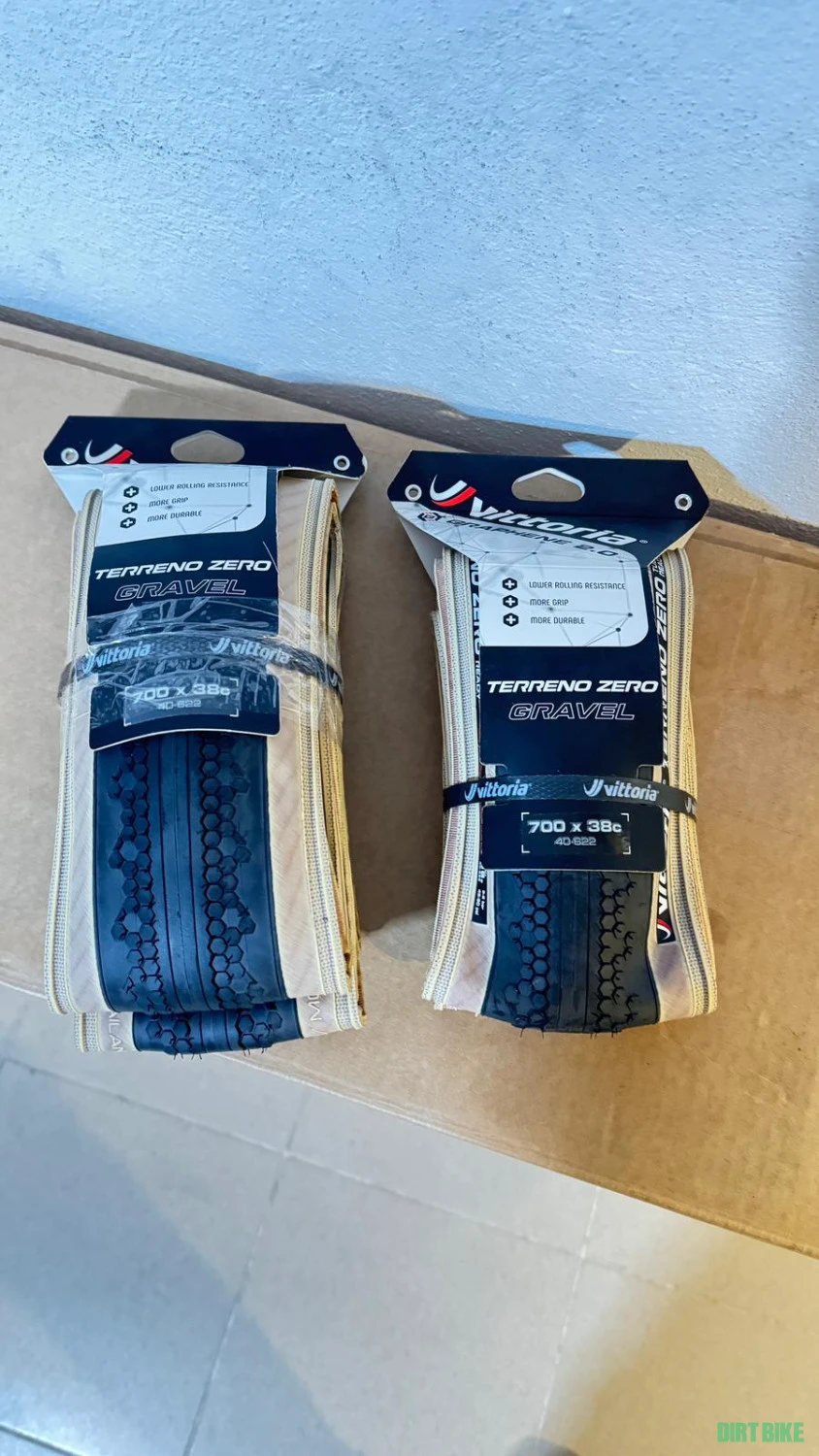1. Set anvelope gravel Vittoria Terreno Zero 38c