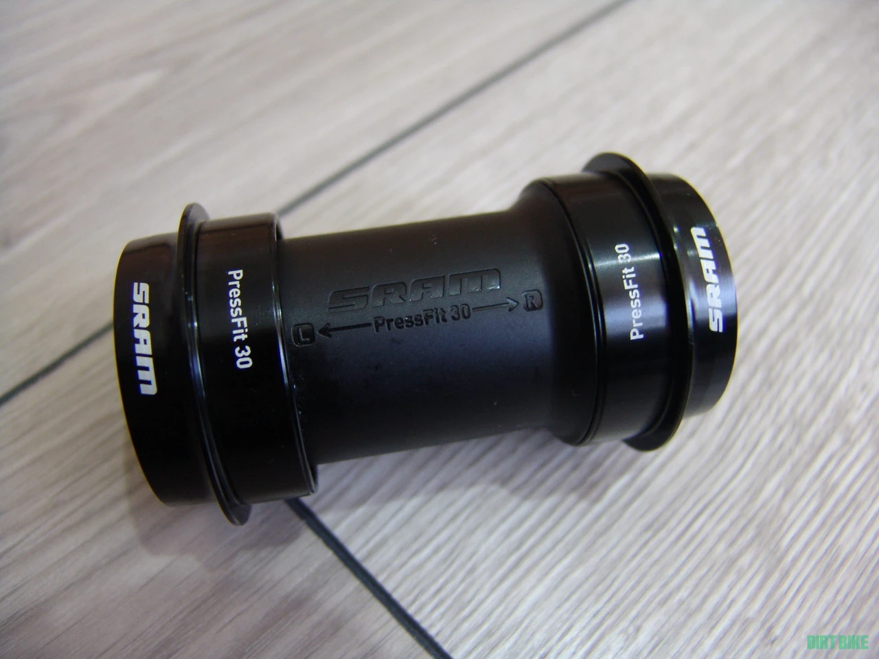 1. Butuc pedalier SRAM DUB PF30 68-73/Nou