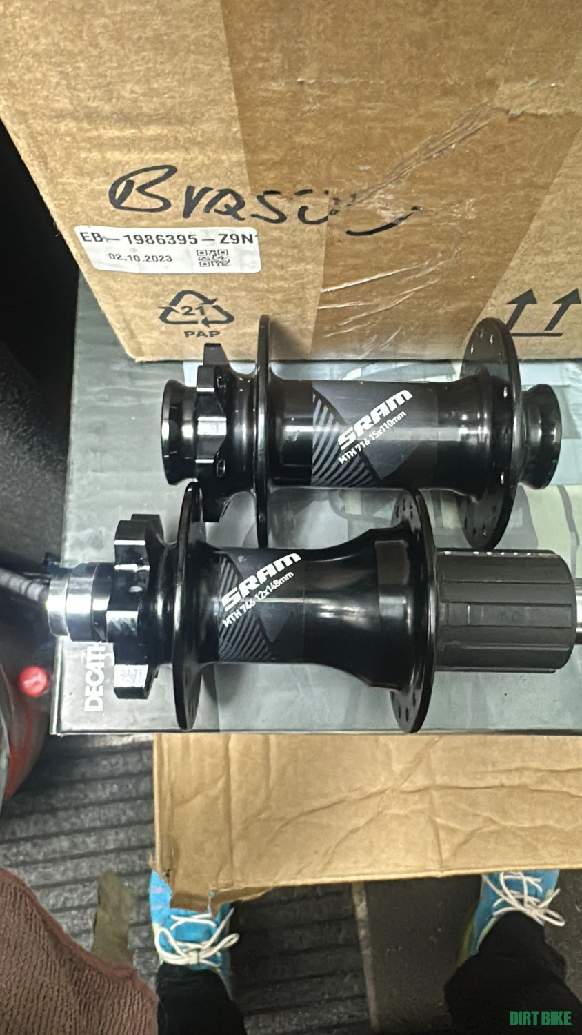 1. Butuc spate SRAM MTH 746
