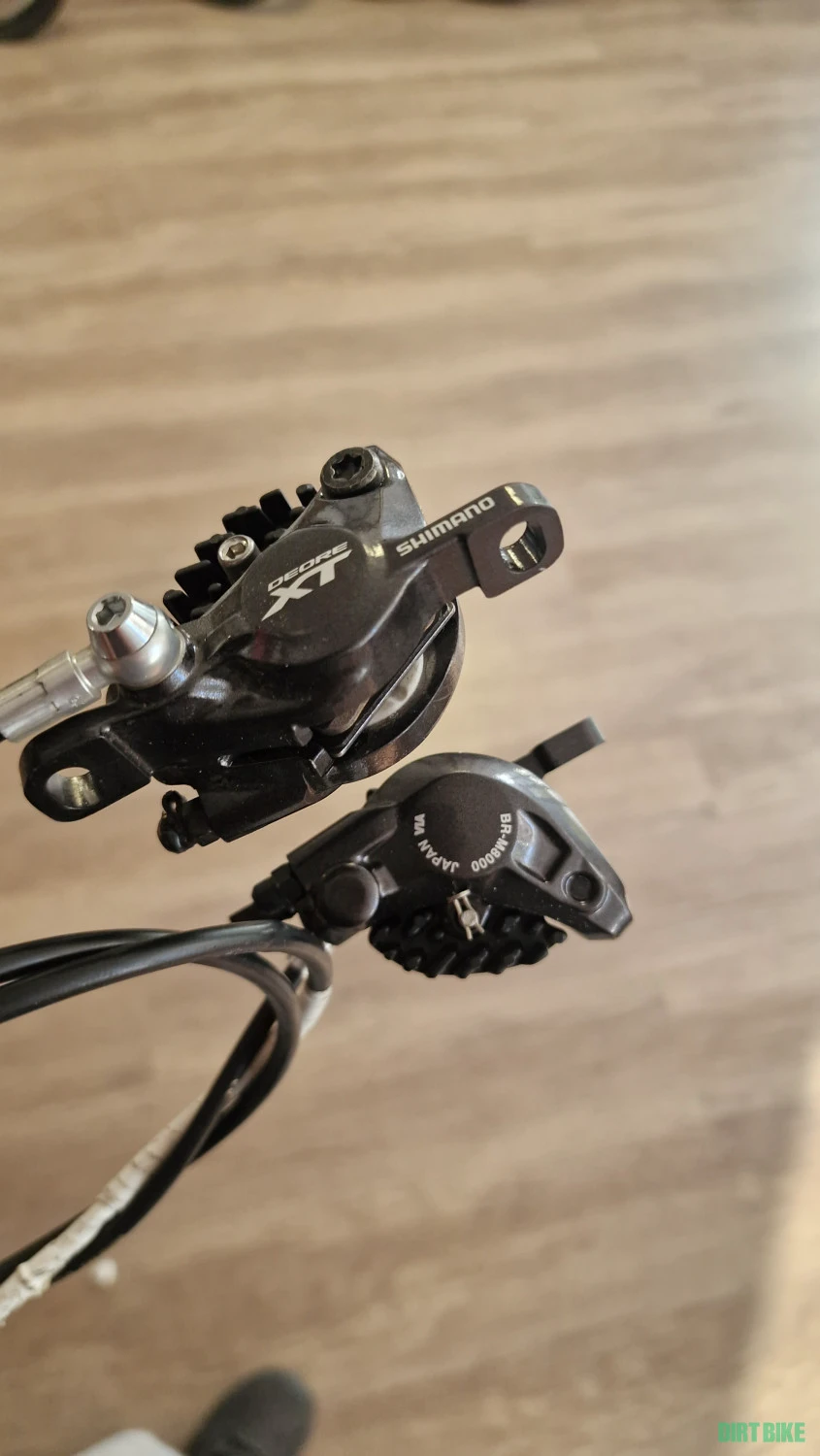 1. Etrier Shimano XT BR-M8000