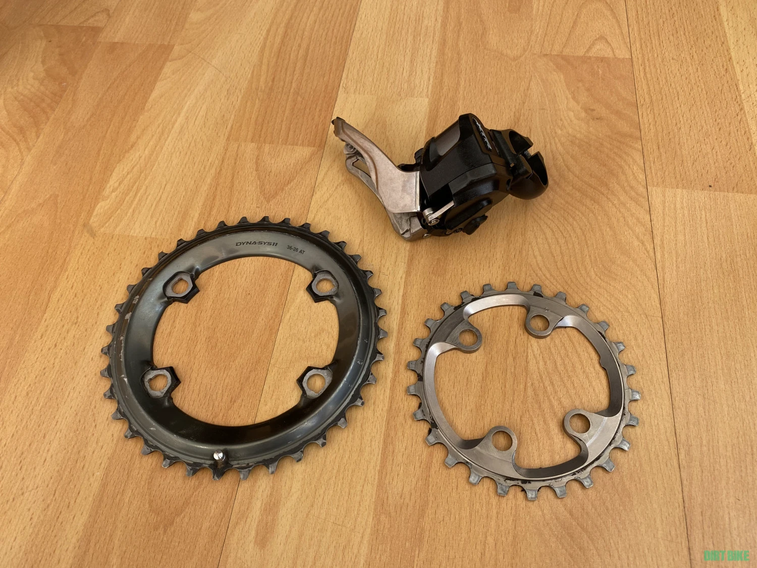 1. Schimbător Shimano XTR Di2 9070 + placi 36 26 (FD-M9070)