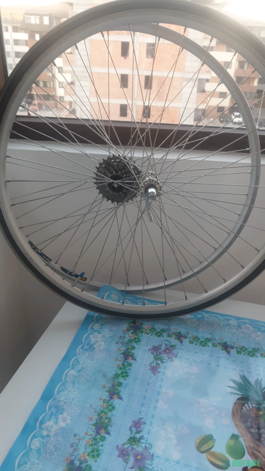 1. Vand roti Shimano 600