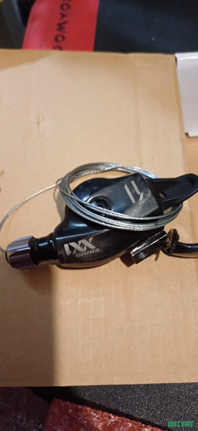 1. Maneta schimbator sram x01