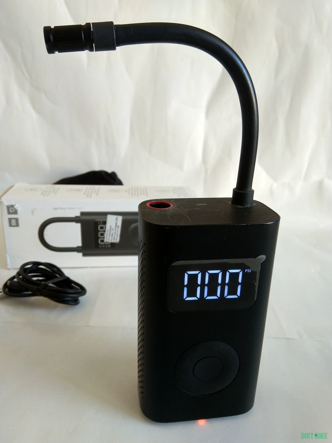 2. Compresor portabil Xiaomi