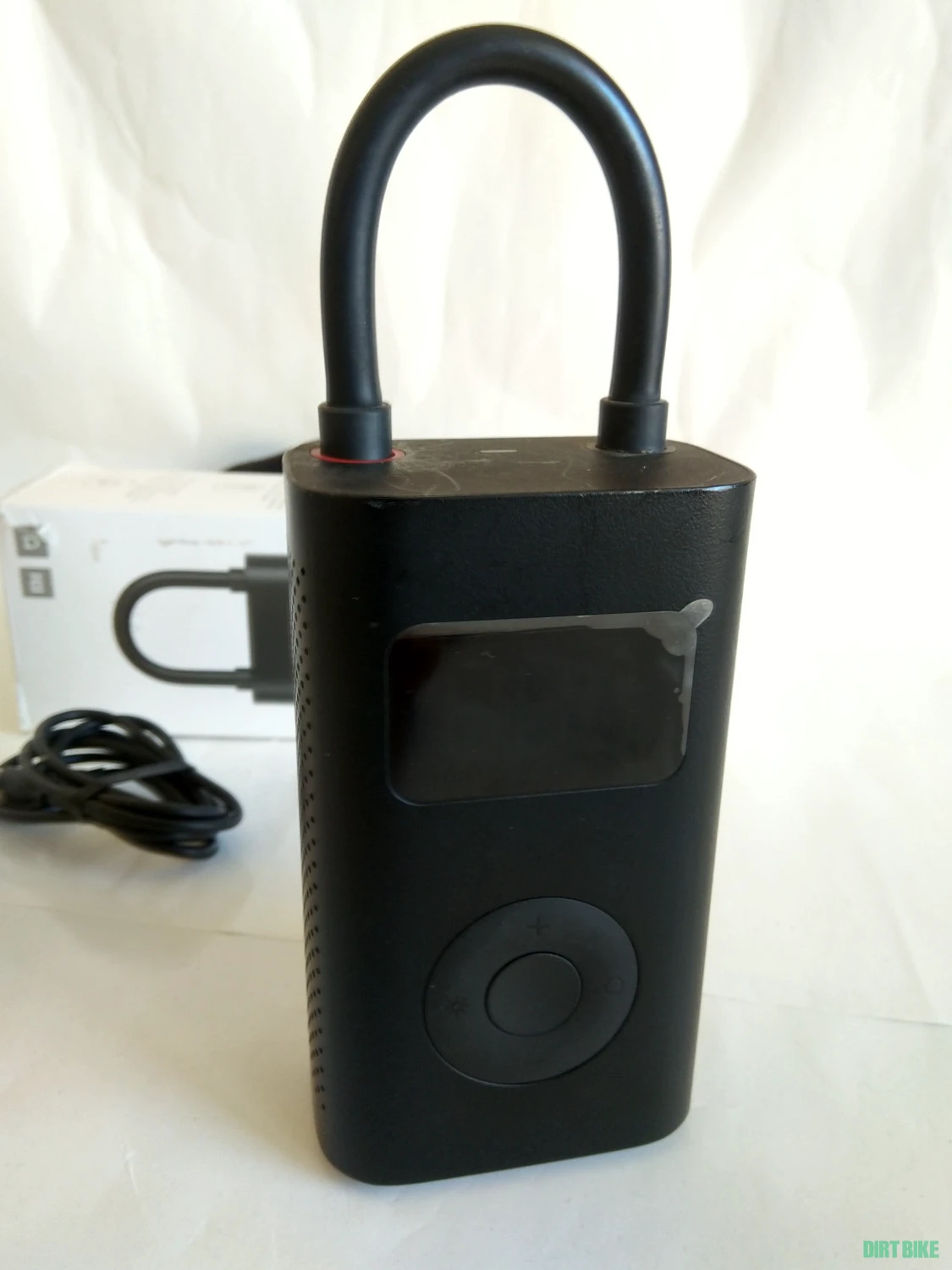 4. Compresor portabil Xiaomi