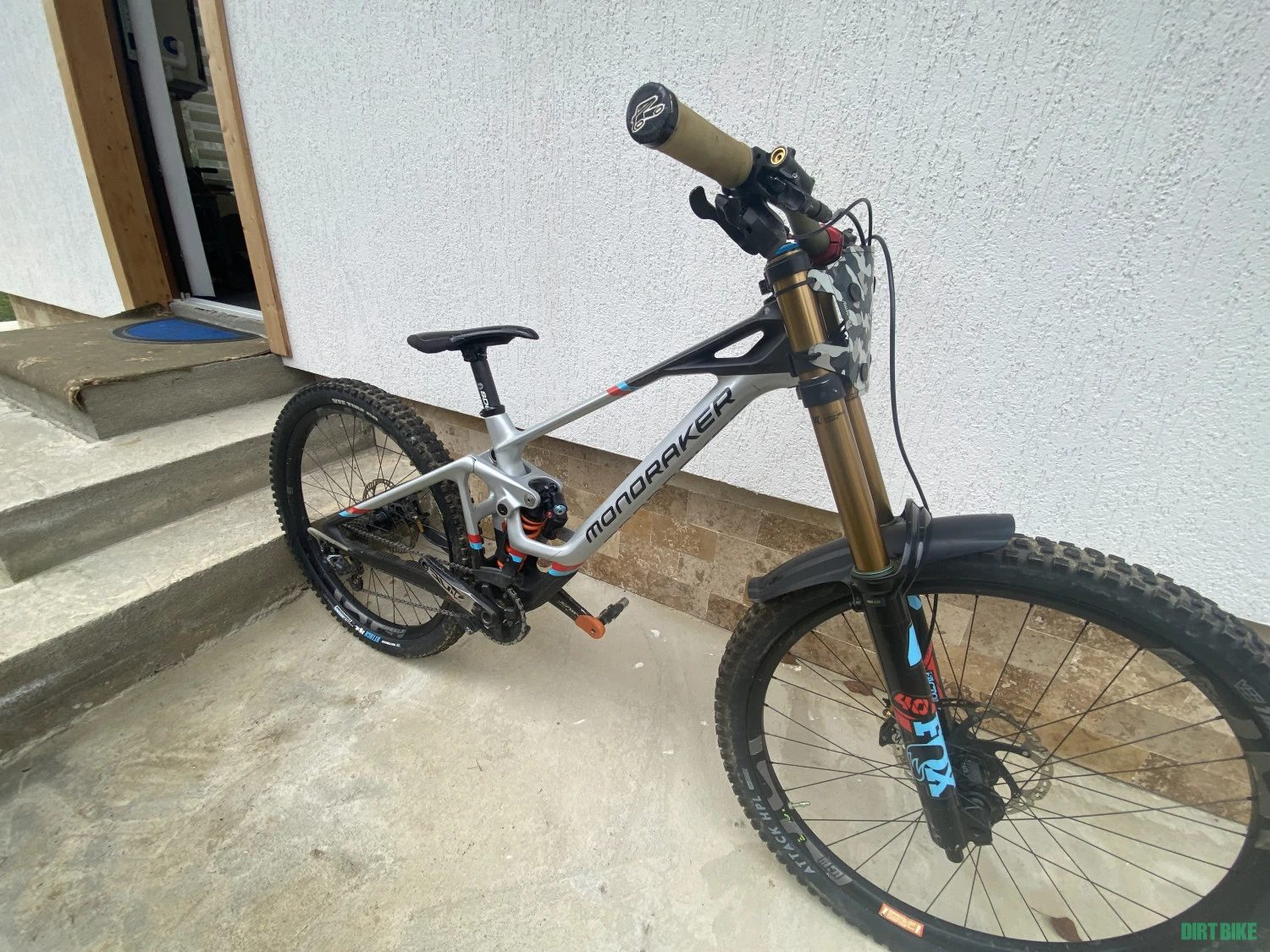 1. Mondraker Summum RR