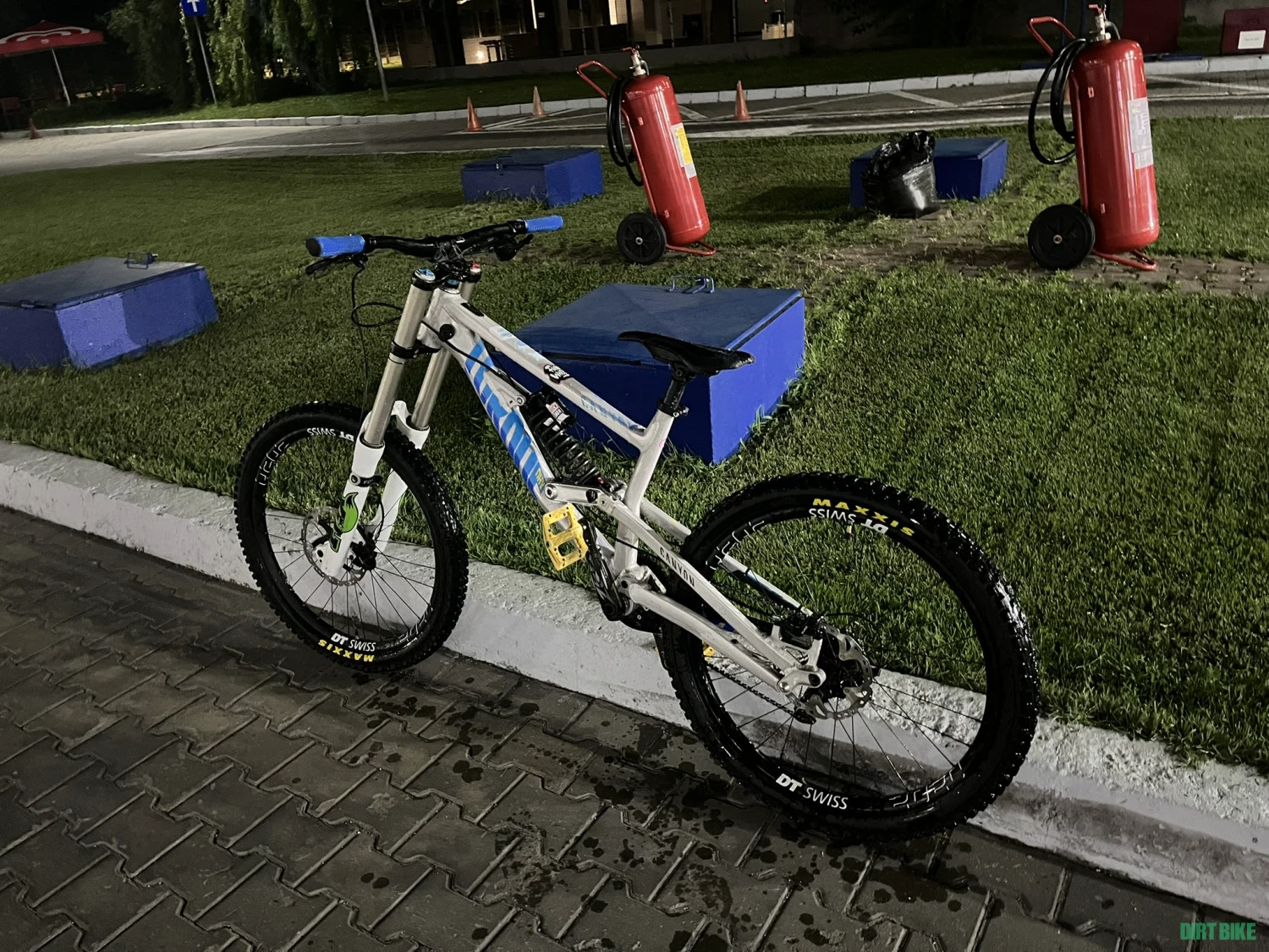 1. Canyon Torque Dhx