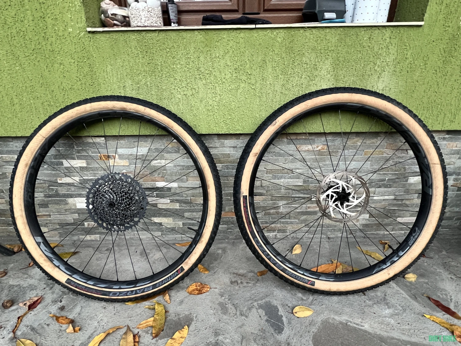 3. Vand set roti Raceface Arc 30