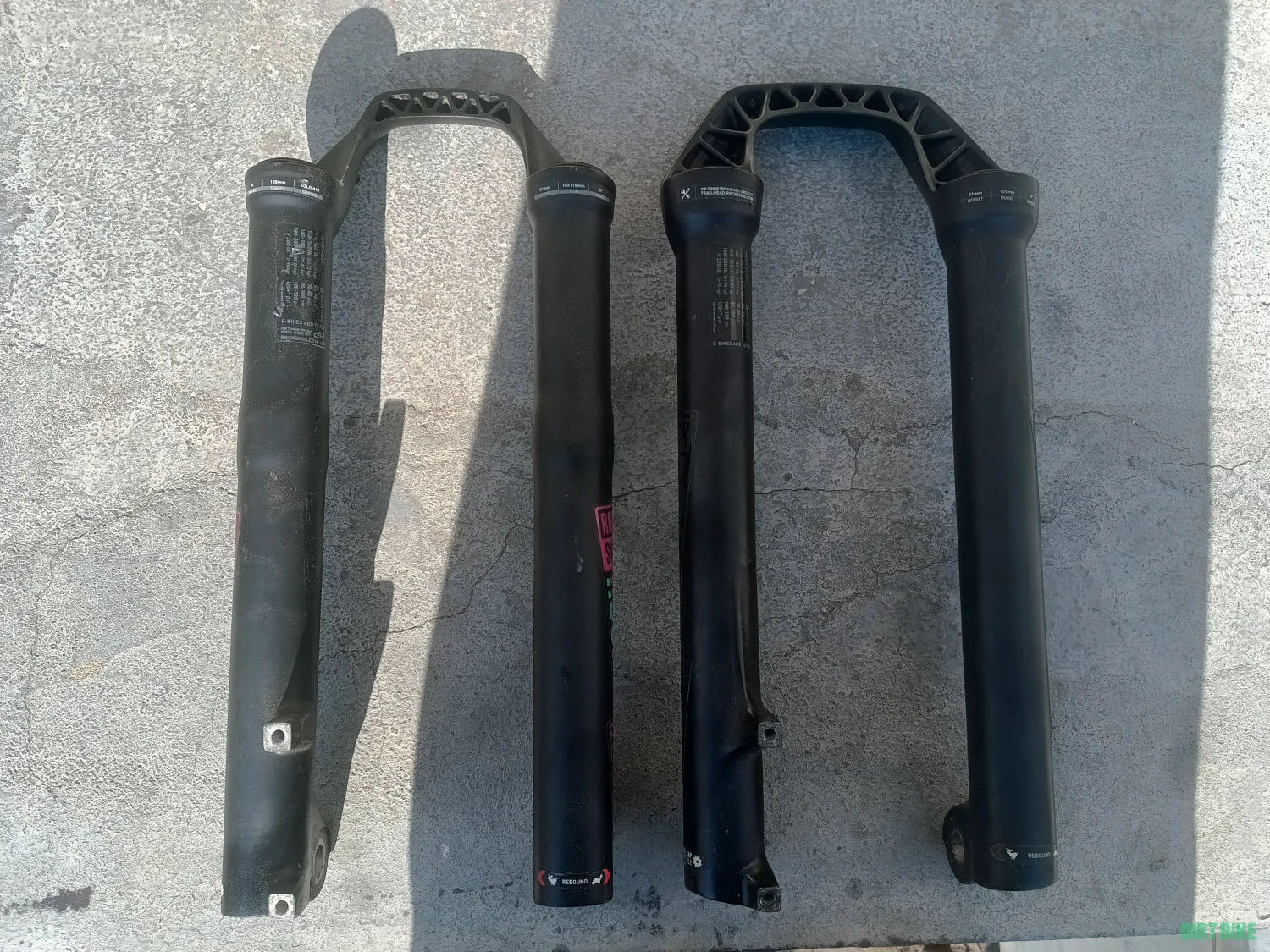 2. Lower furca Rockshox Recon