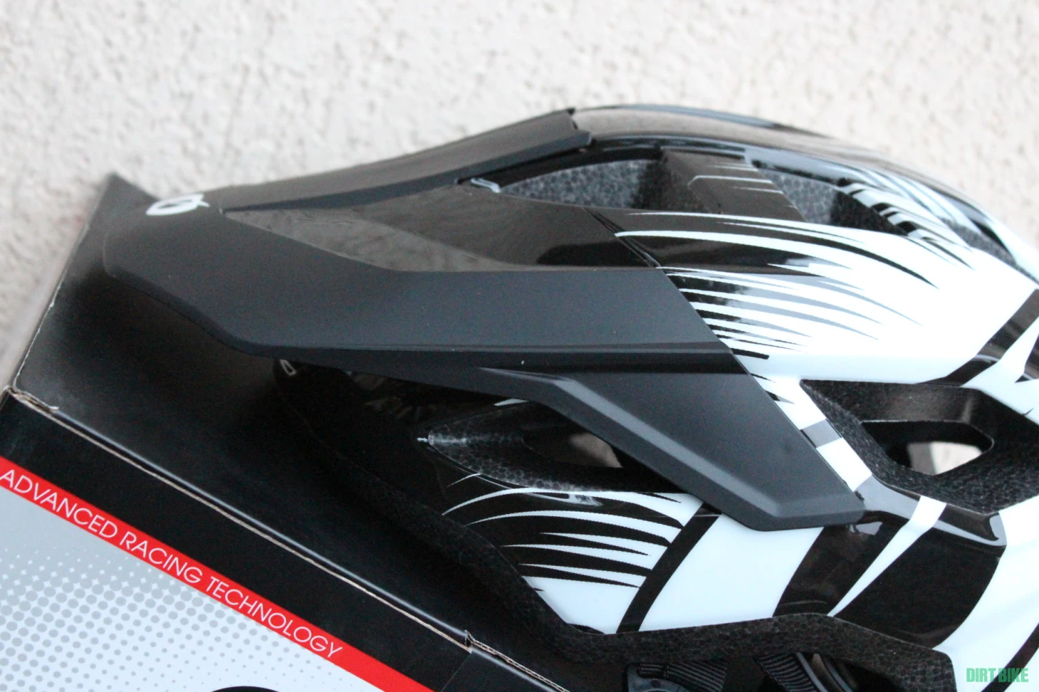 4. O'Neal Matrix Split Solid casca alb/negru - L/XL 58-61cm