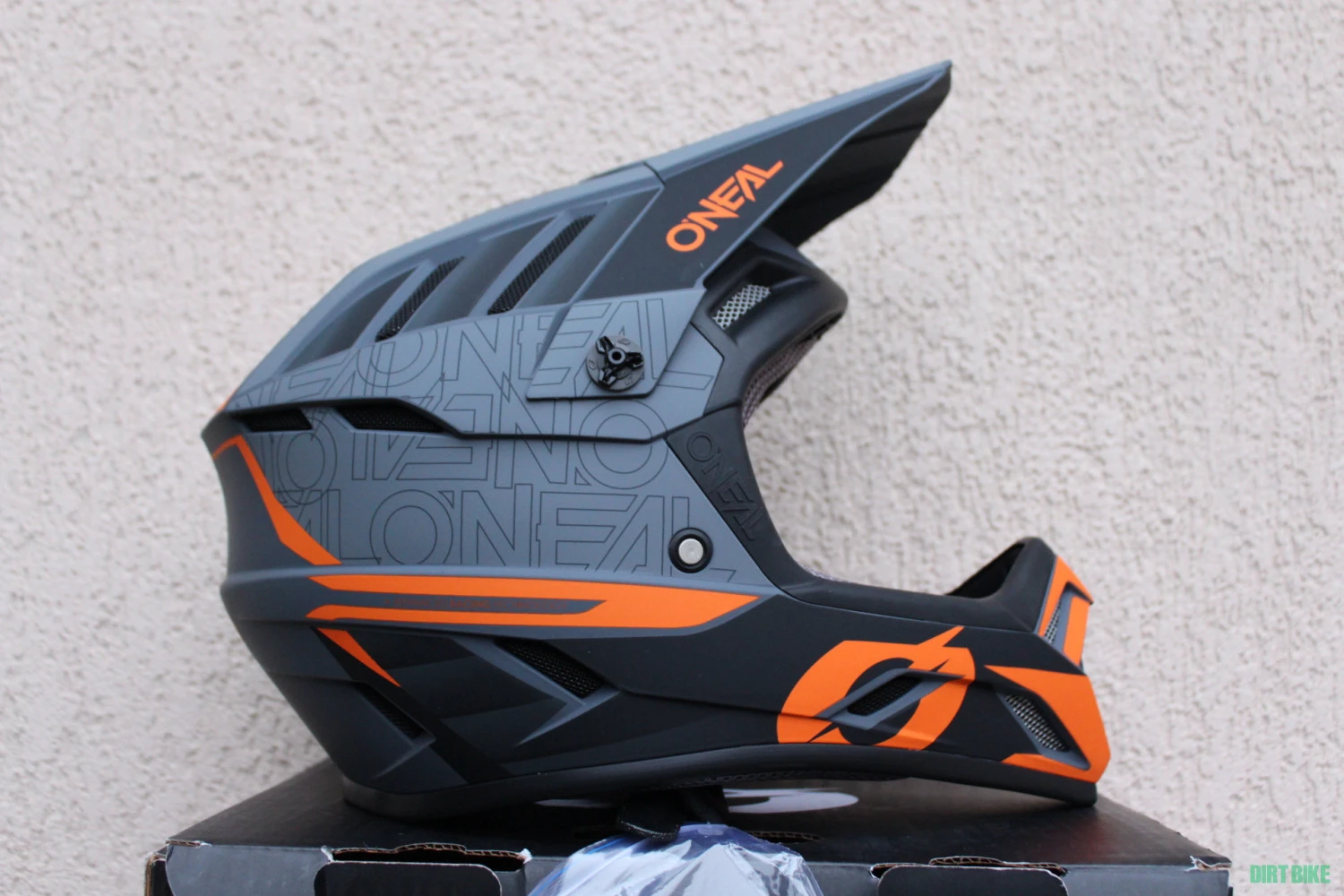 1. O'Neal Backflip Eclipse V.24 - casca Fullface M (57-58 cm)