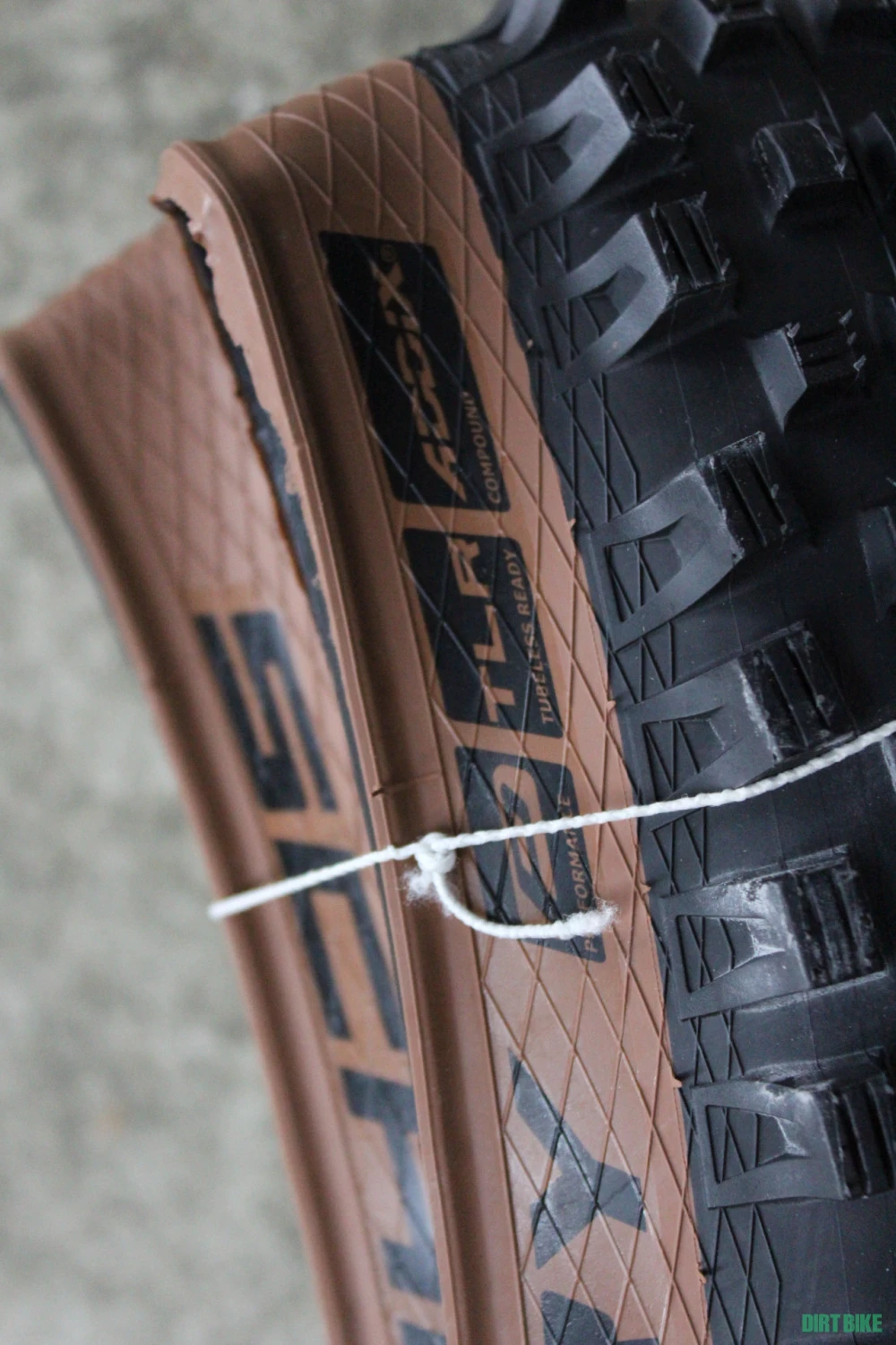 2. Schwalbe Magic Mary Addix TwinSkin 29x2.40 Bronze Skin - TL-Ready
