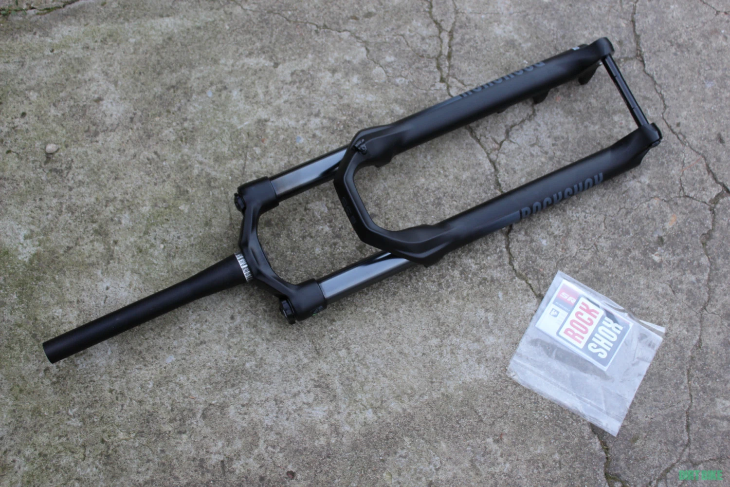 1. RockShox 35 Silver TK 29" Solo Air 130mm Tapered Boost furca suspensie