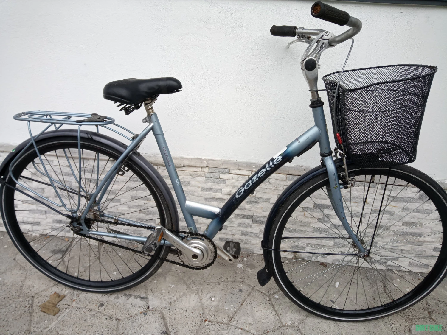 3. Vând biciclete