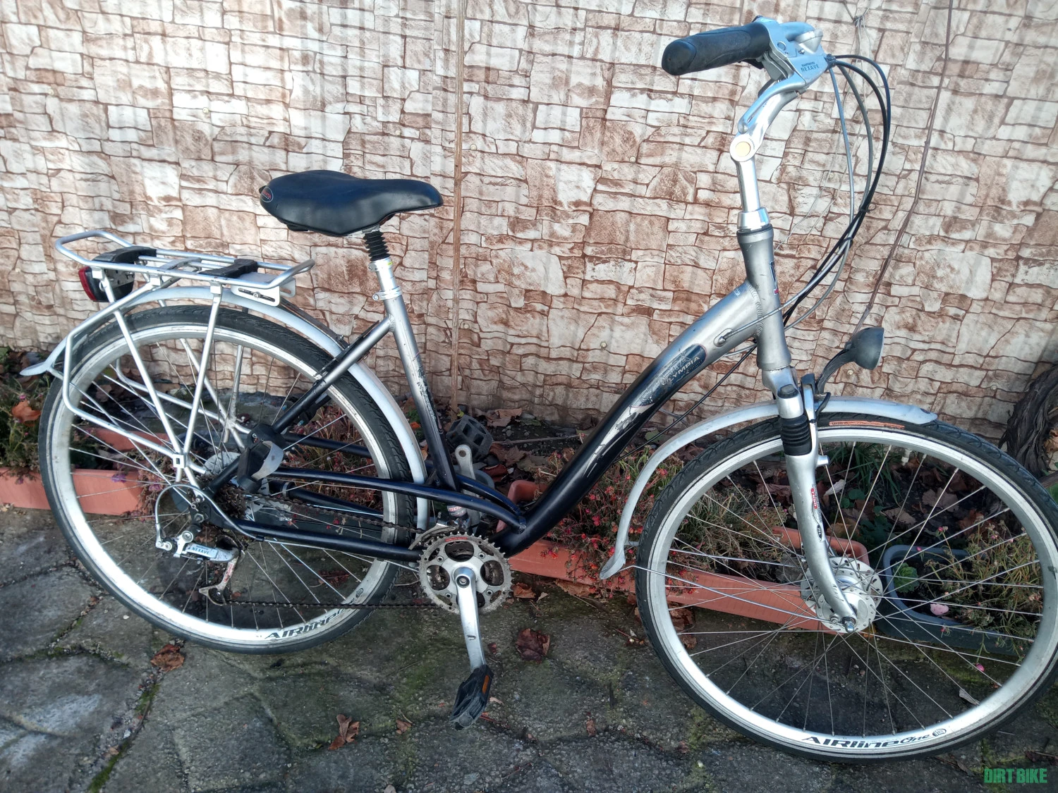 5. Vând biciclete