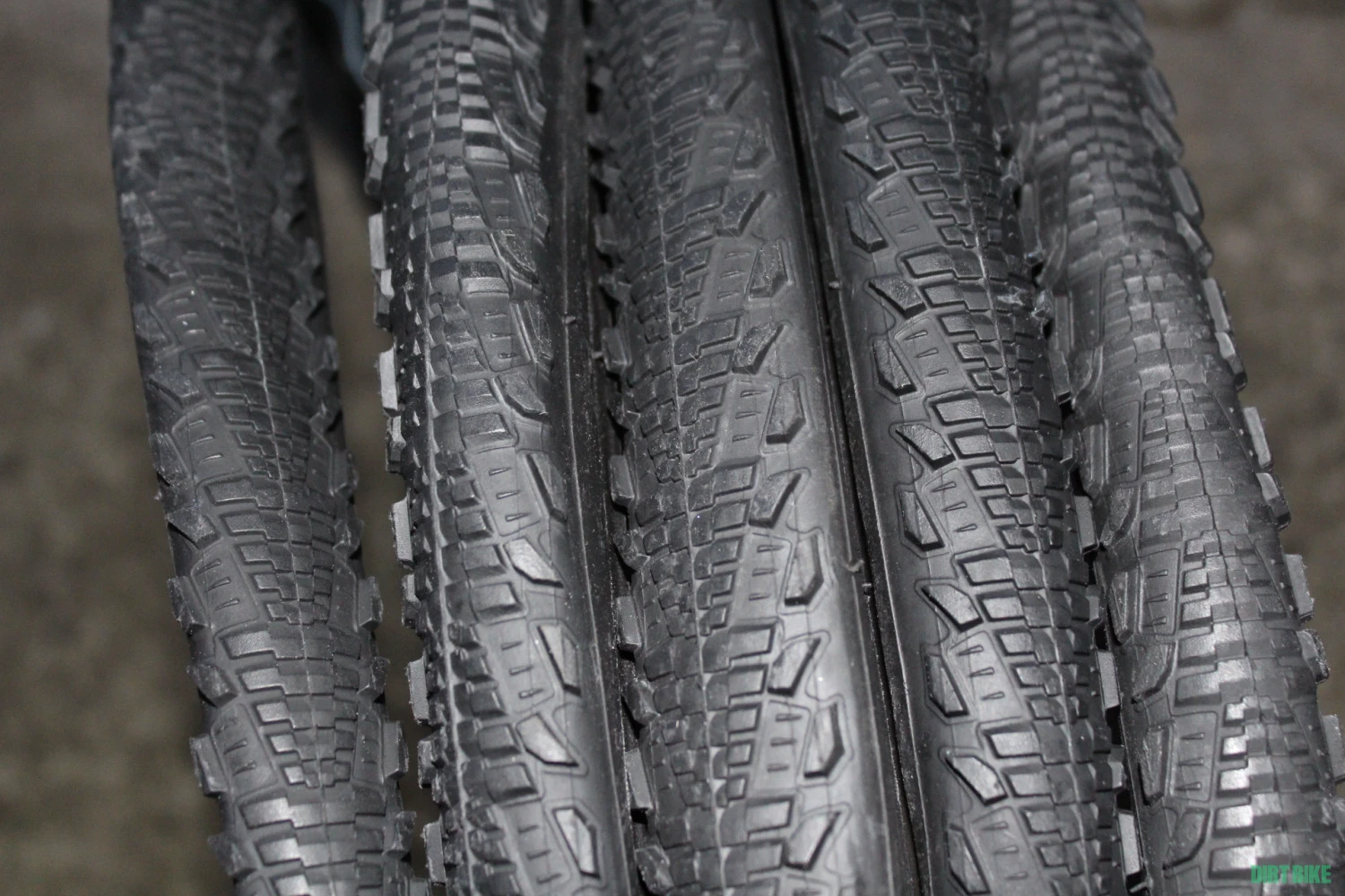 7. Schwalbe CX Comp - Active SBC K-Guard - 28x1.35 sarma
