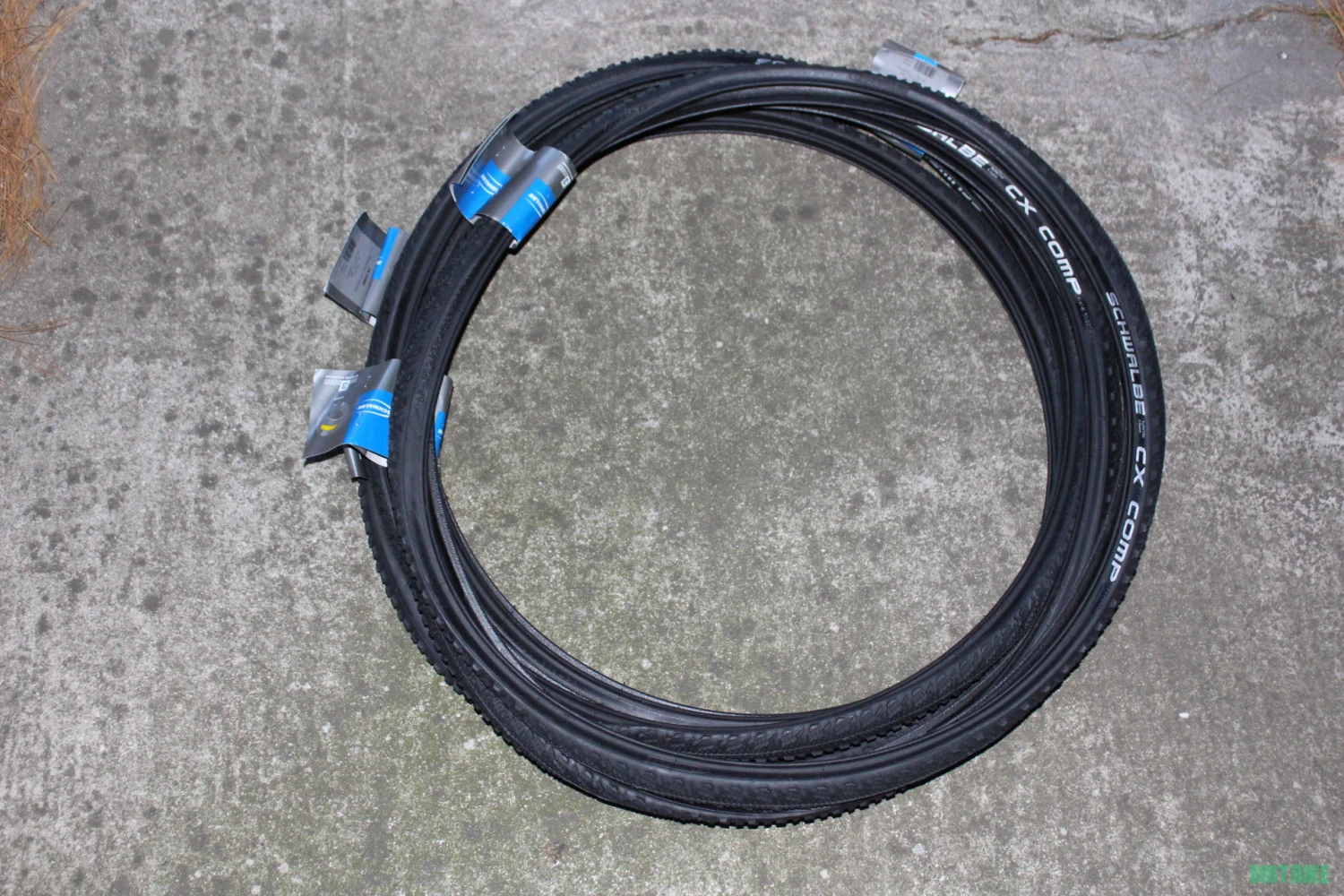 4. Schwalbe CX Comp - Active SBC K-Guard - 28x1.35 sarma