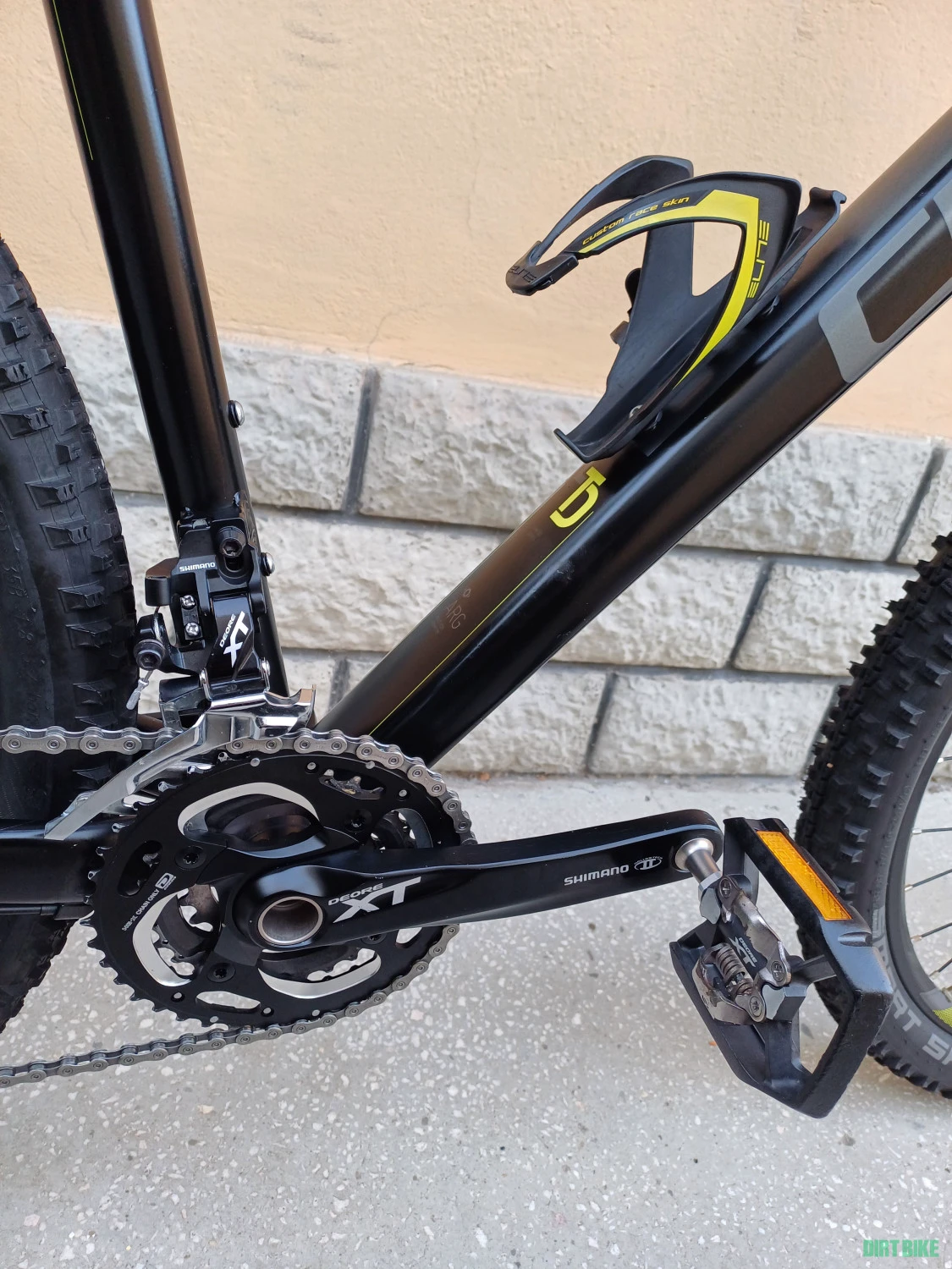 1. Bicicleta mountain bike Cube full xt