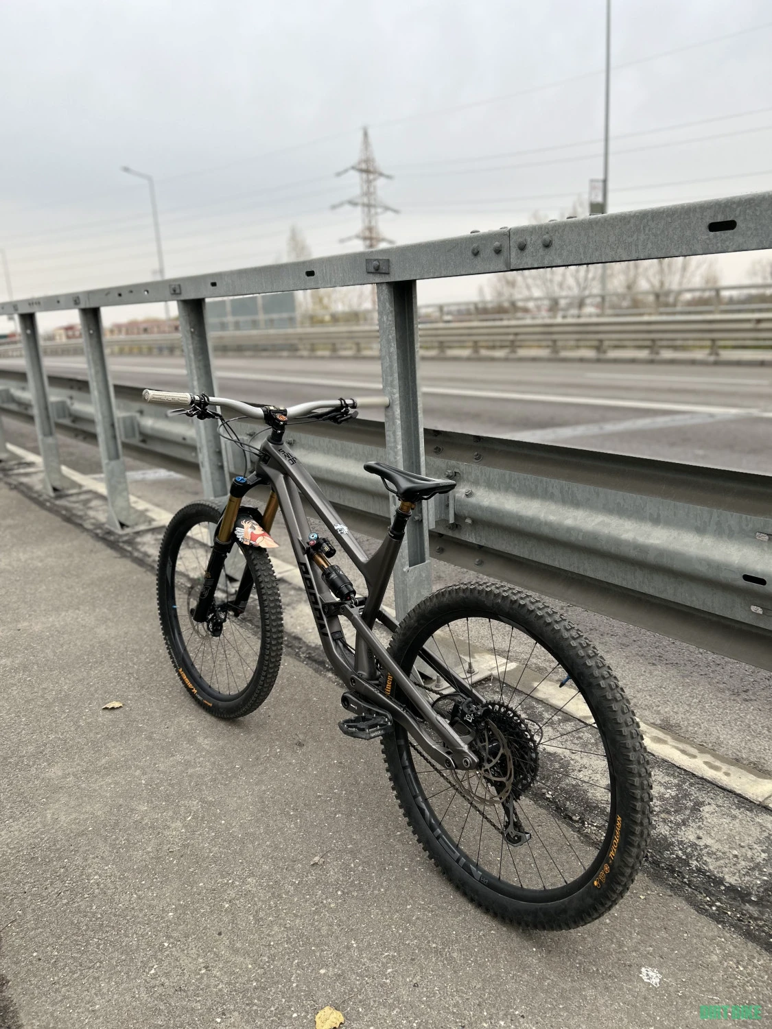 1. Vând radon swoop 10.0 h.d cf