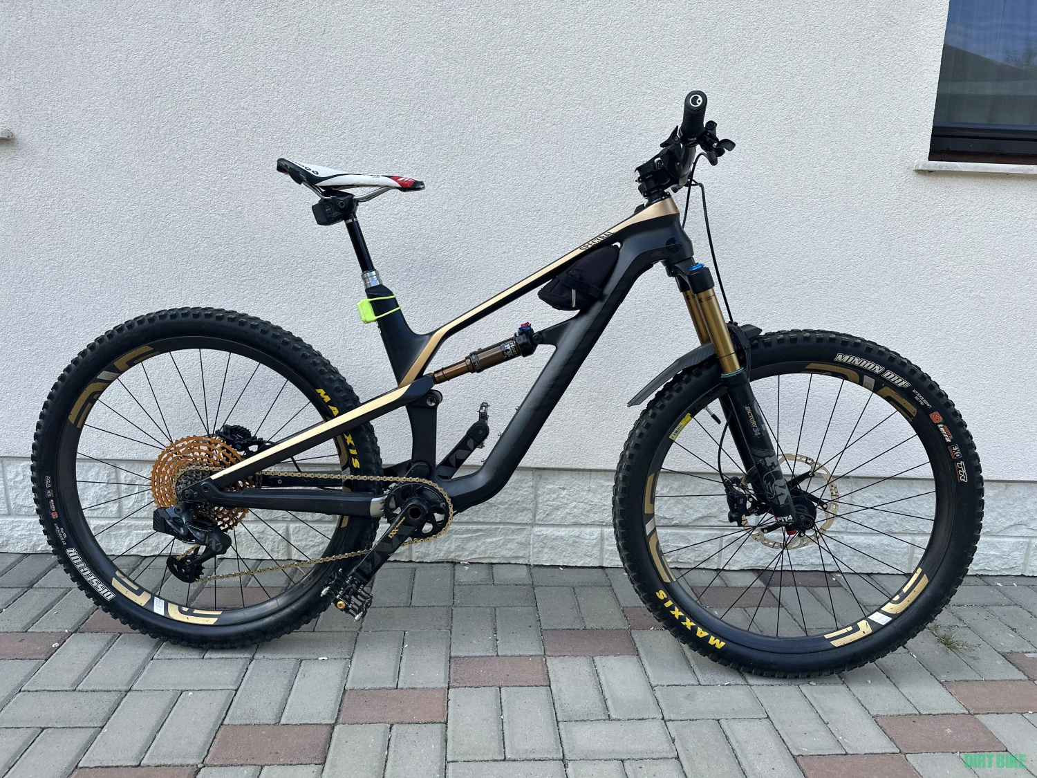 1. Canyon Spectral cf 9 ltd Axs
