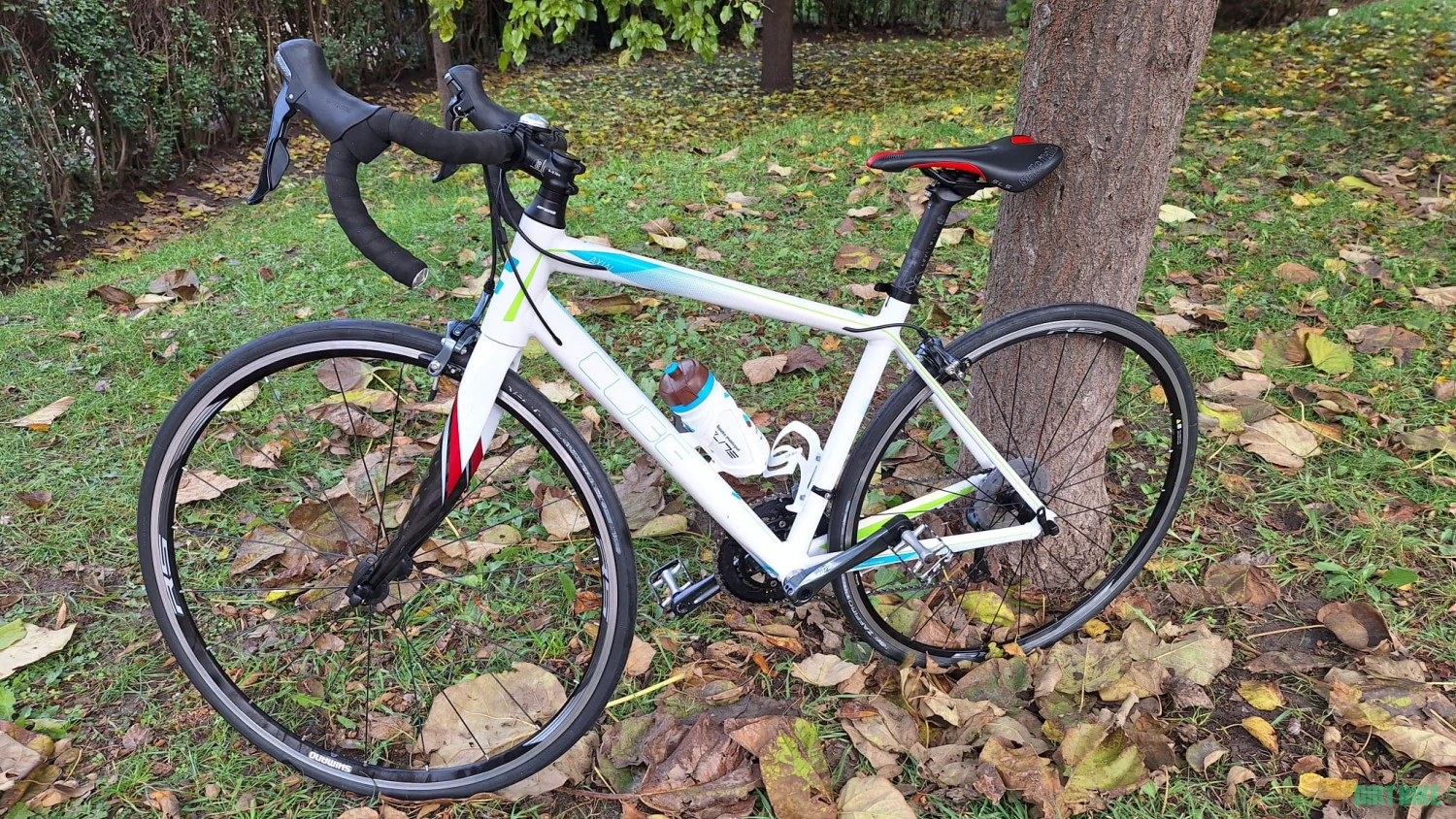 1. Cube Axial, aluminiu lite, furcă carbon, mărime 50