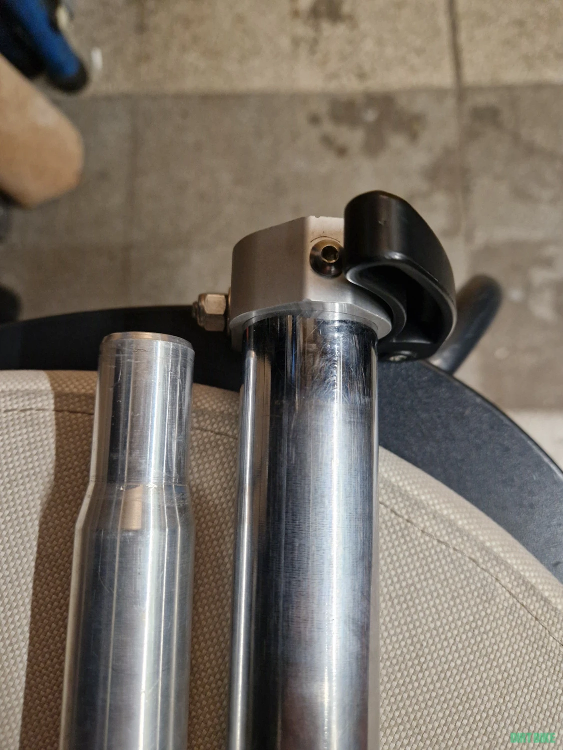 1. Tija telescopica Brompton