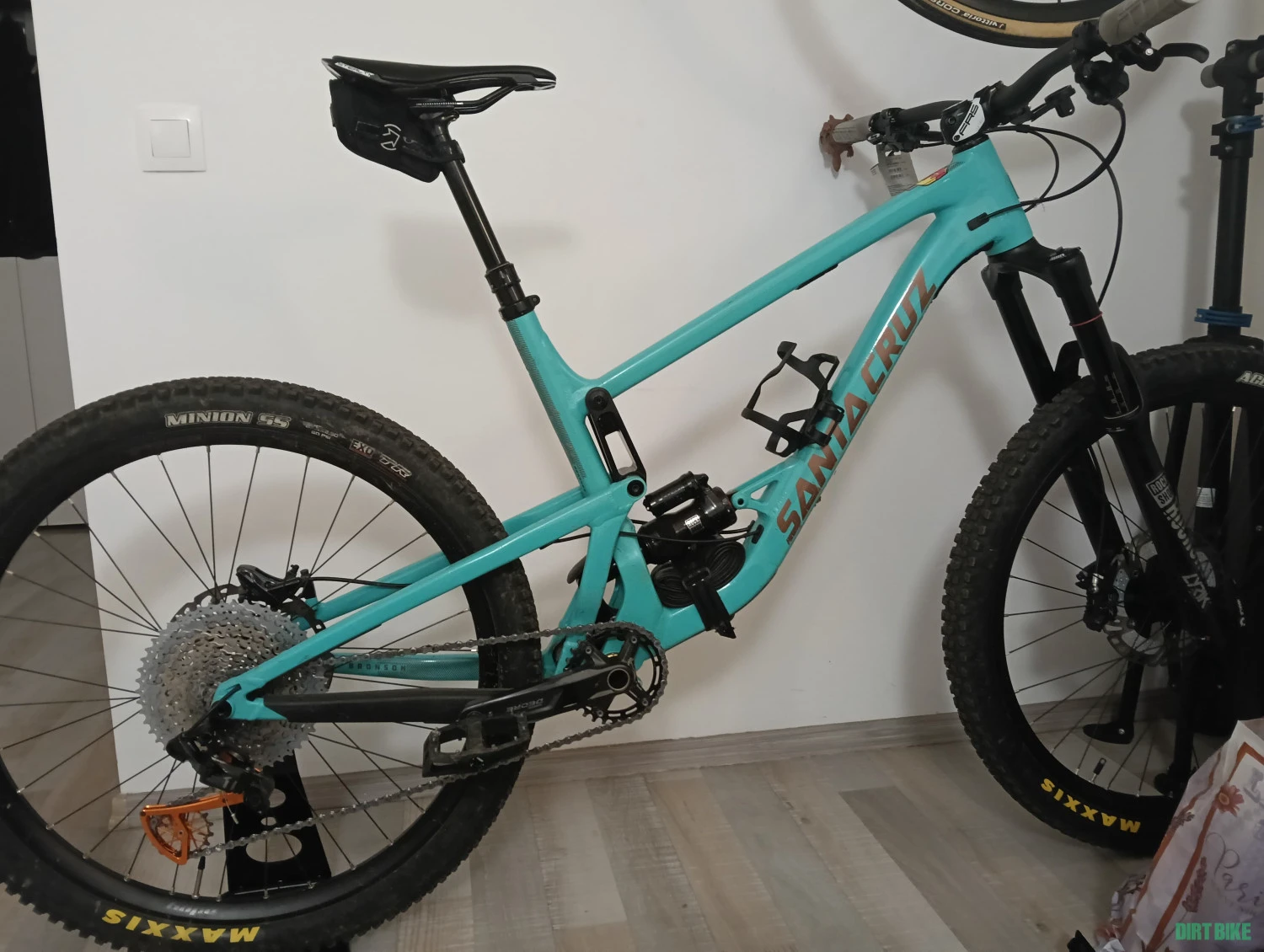 1. Vand Santa Cruz Bronson V3, 2019, L