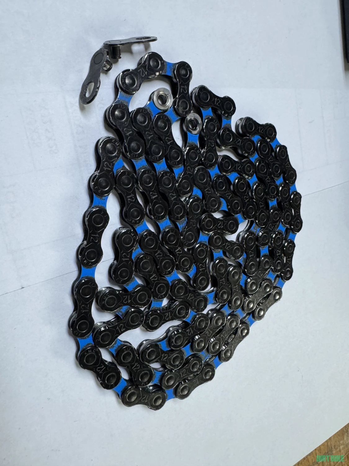 2. Lant KMC DLC12 Chain Negru-Albastru