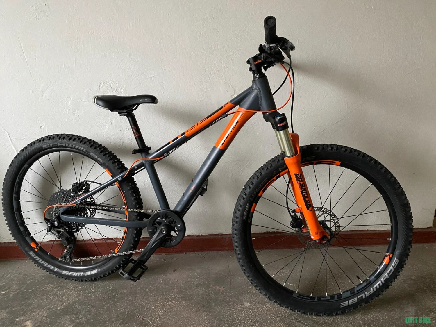 1. BICICLETA CUBE REACTION roti 24