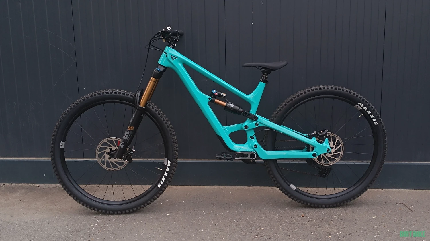 1. YT Capra Core 4 , 29, marime L-Noua