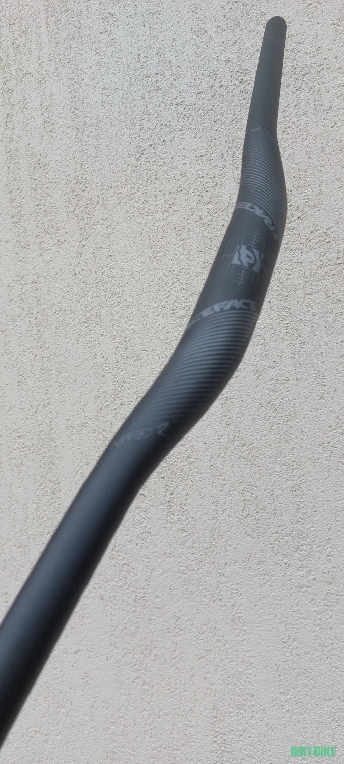 1. Ghidon Race Face Aeffect R 35 Riser 35x780 mm
