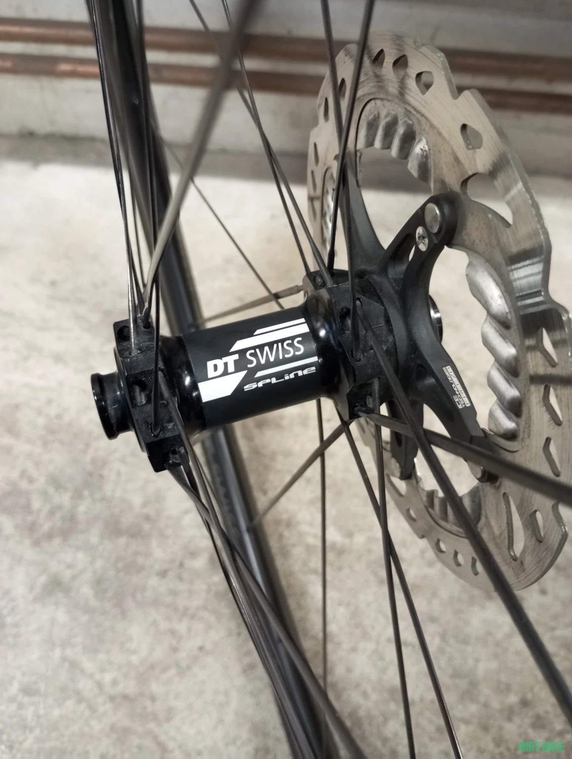 1. Roata fata Dt Swiss 12x100mm Centerlock