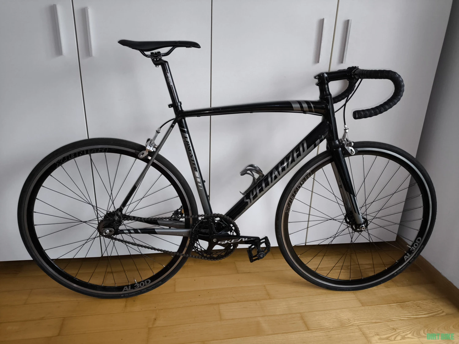 1. Specialized Langster 56cm