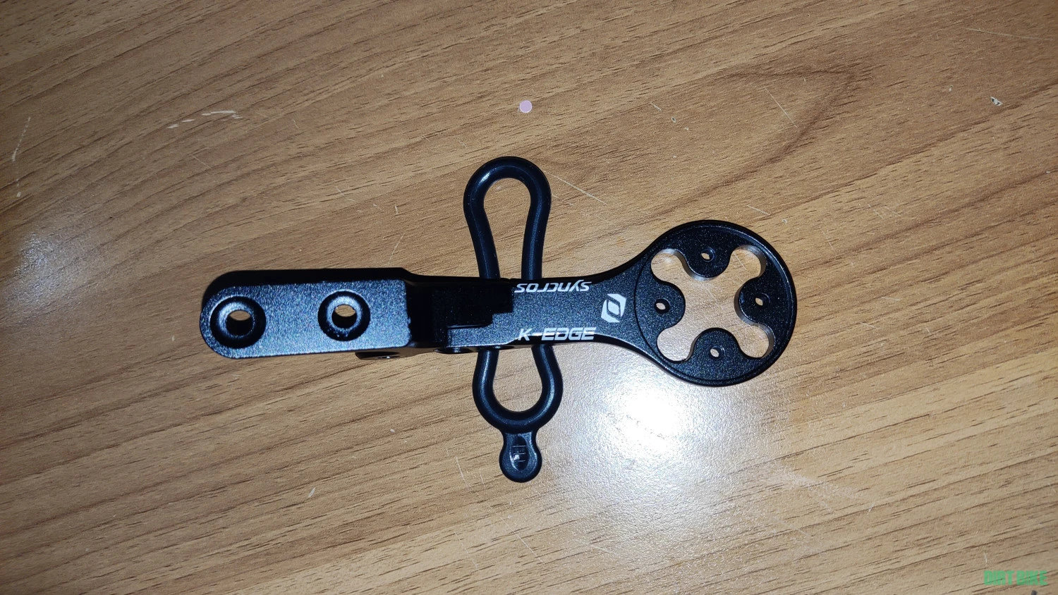1. Suport ciclocomputer Syncros IC Aero Garmin/Wahoo/Bryton front computer mount