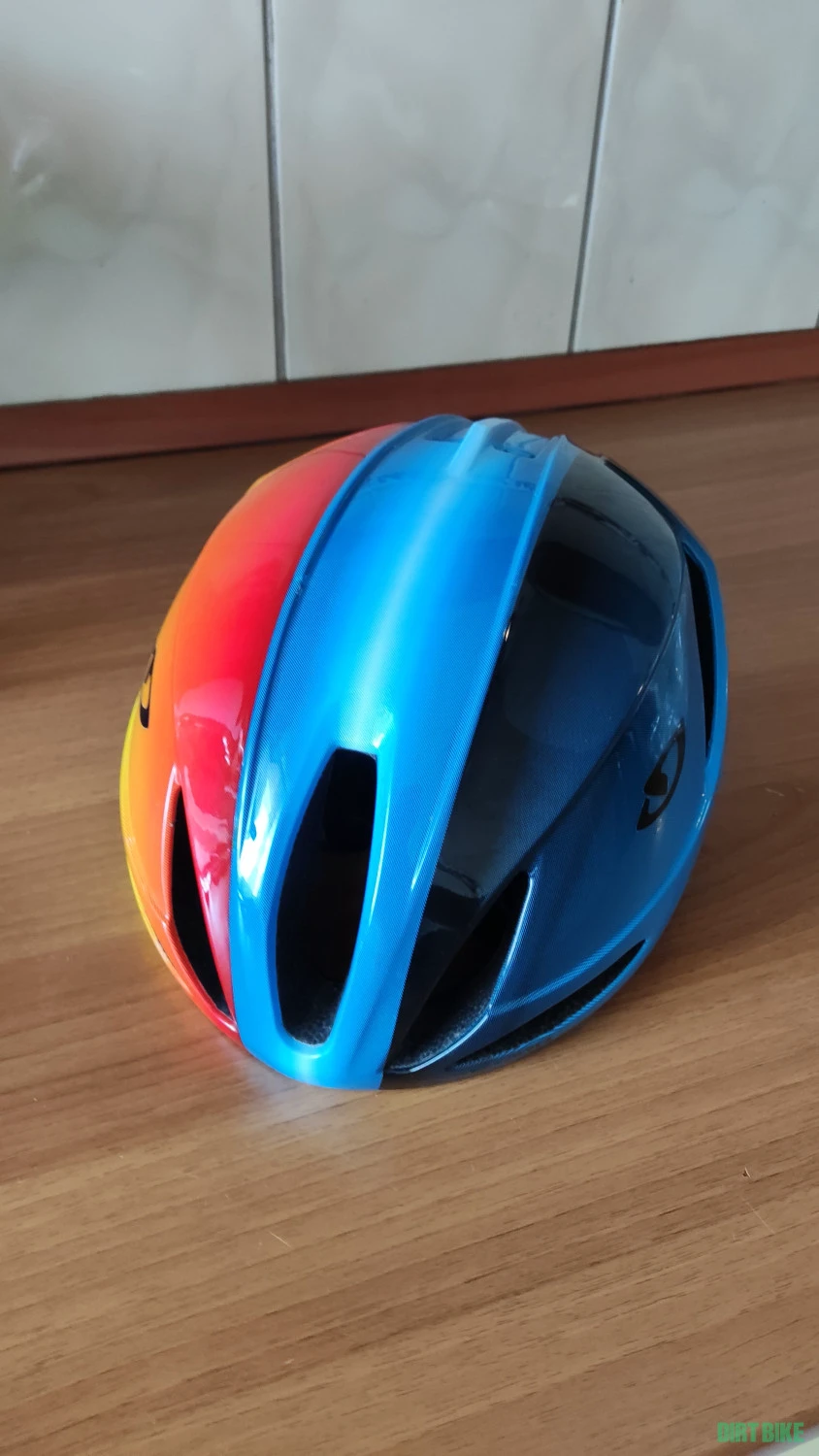 1. Casca protecție ciclism sosea/MTB Giro
