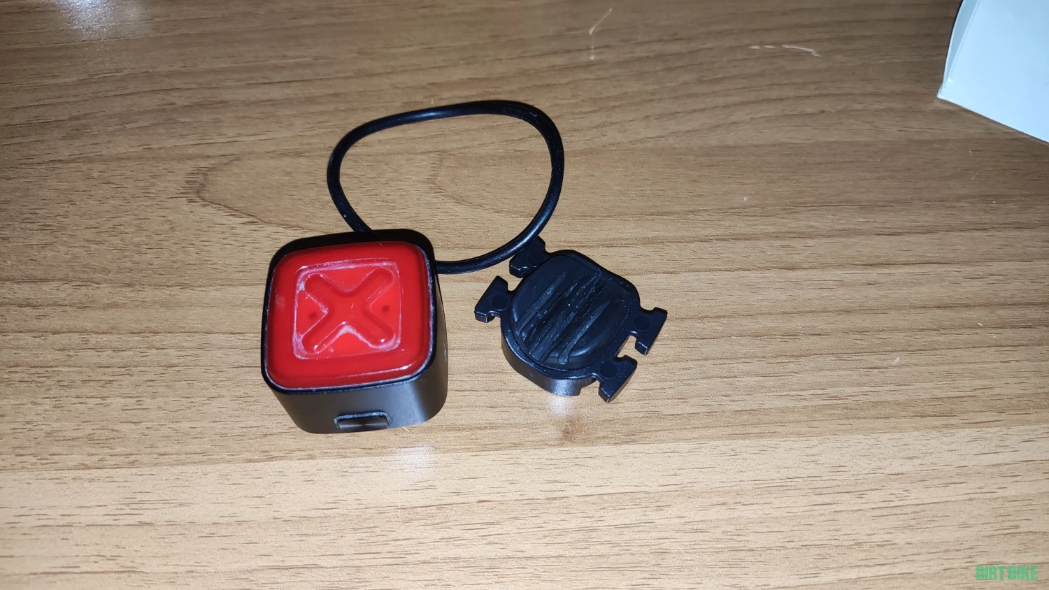 1. Stop frana Enfitnix Cubelite 3 III aluminiu auto detectare mișcare si auto frana