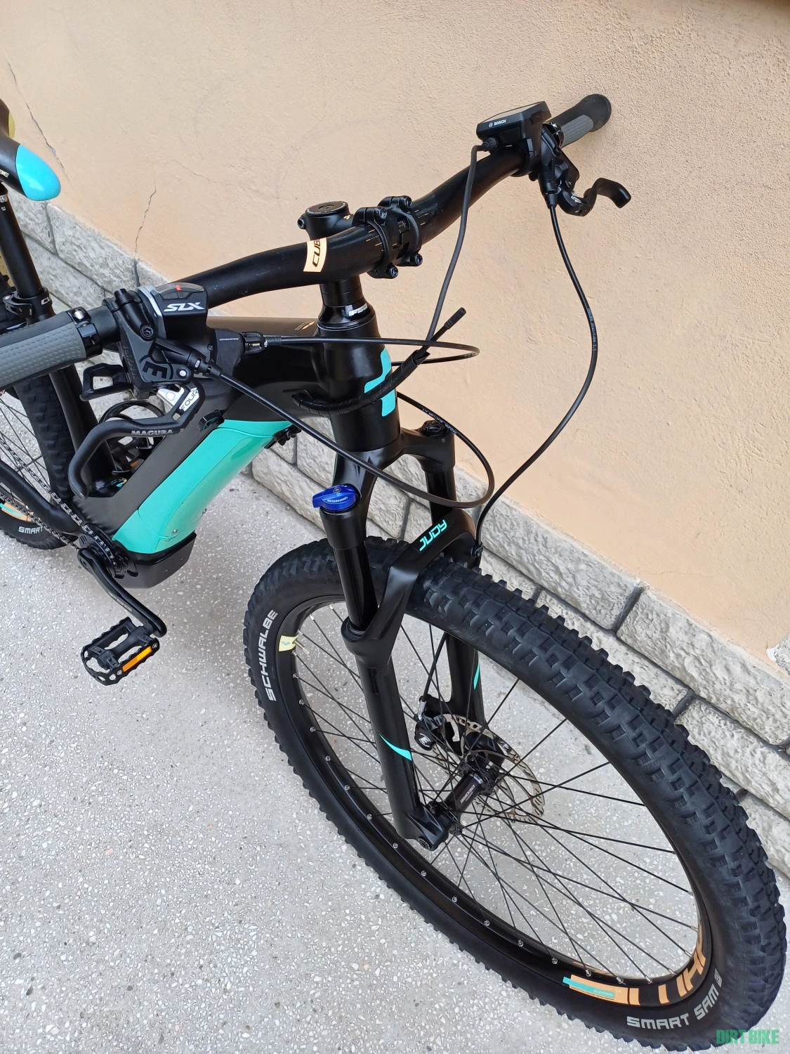1. Bicicleta mtb electric Cube