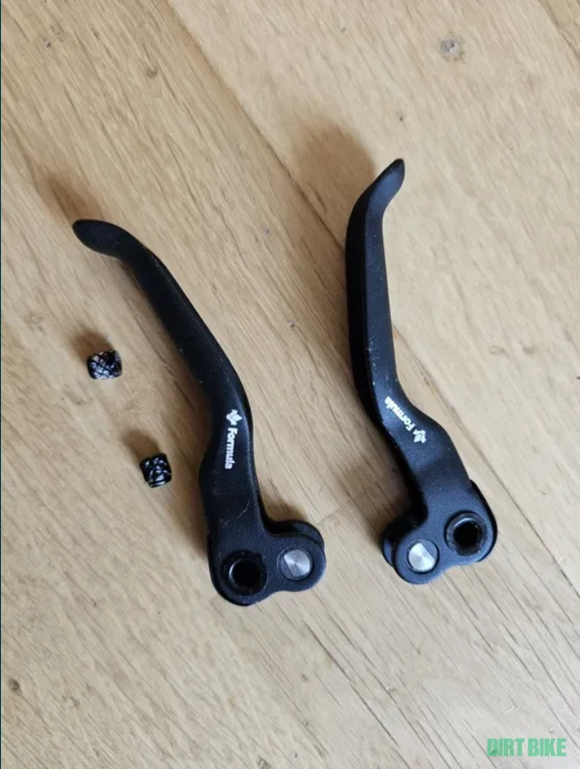 1. 2x leviere maneta frana Formula Cura 4