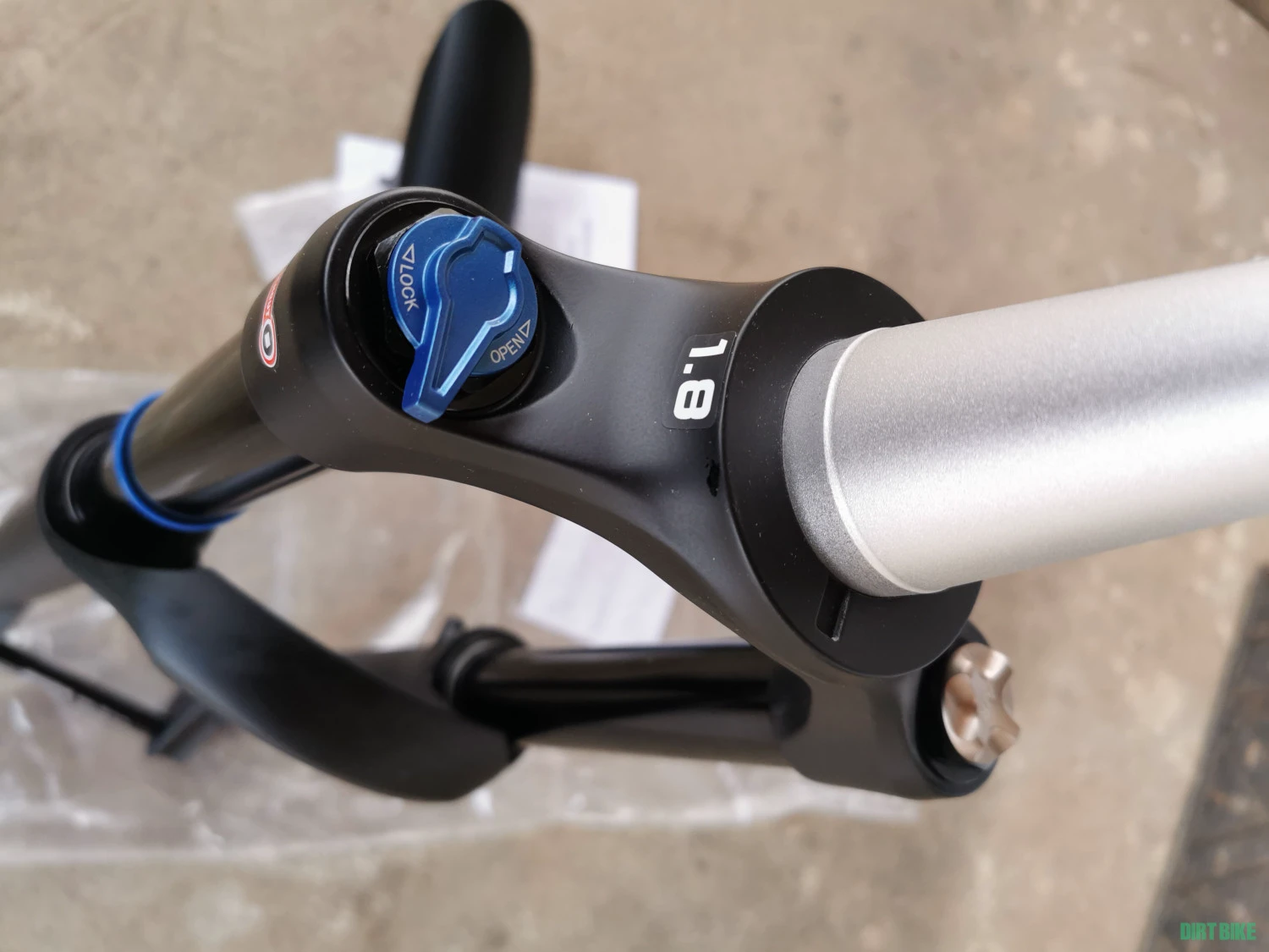 4. SR Suntour Zeron 35 Air 1.8" Tapered 29" 150mm Boost *NOUA*