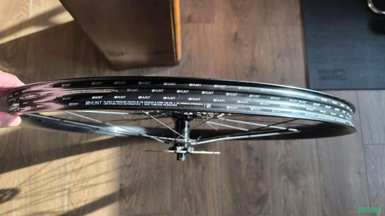 1. Vand roti HUNT Trail Wide MTB 29