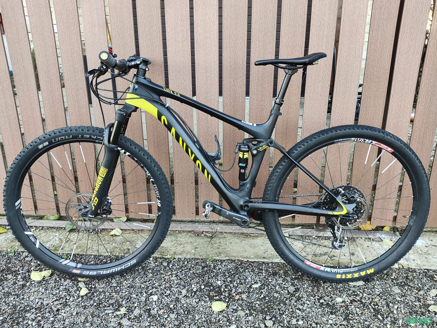 1. Canyon Lux CF 8.0 Pro Race MTB full marime L