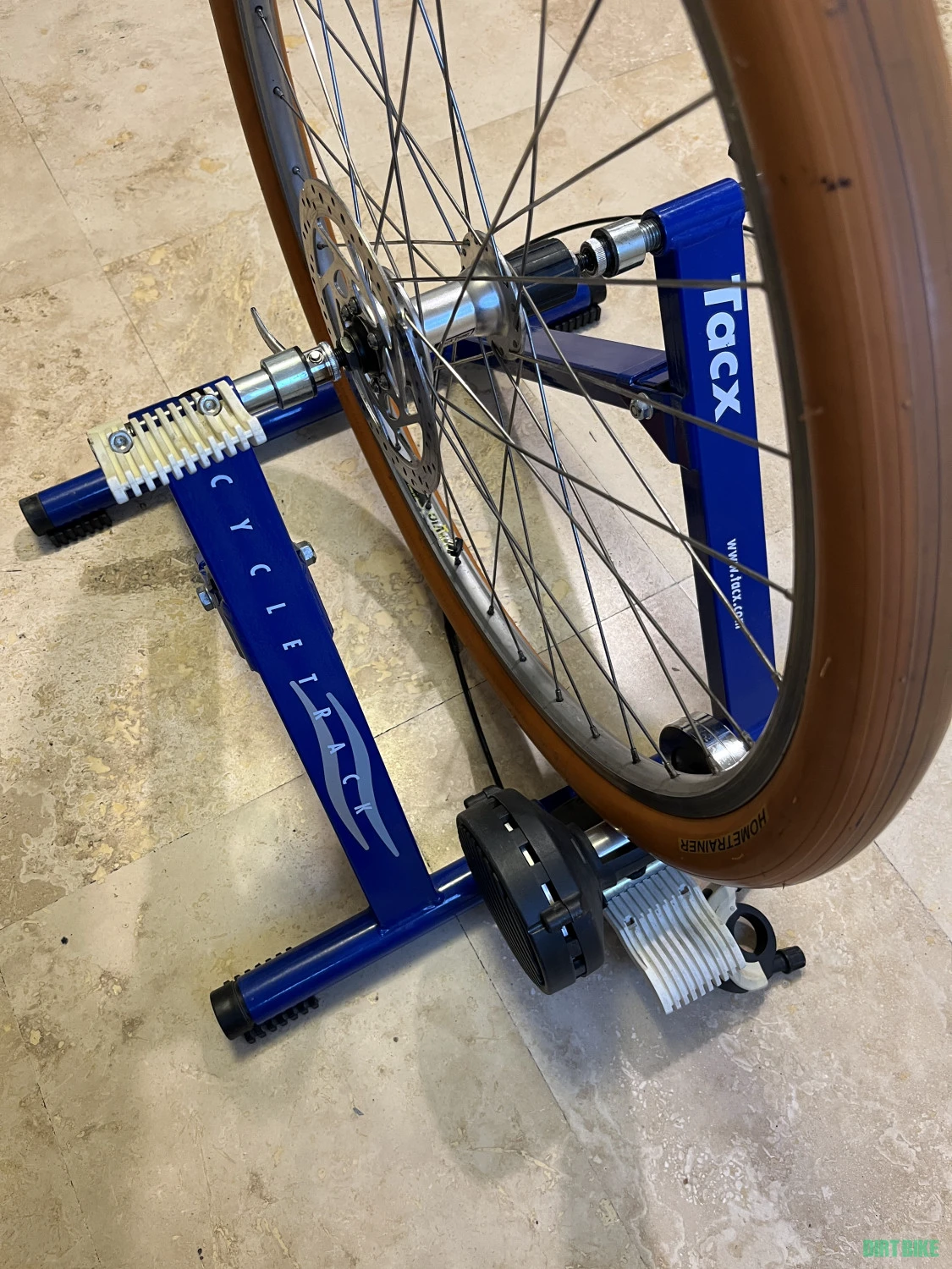 1. Trainer Tacx Speedmatic T1810 cu roata inclusa