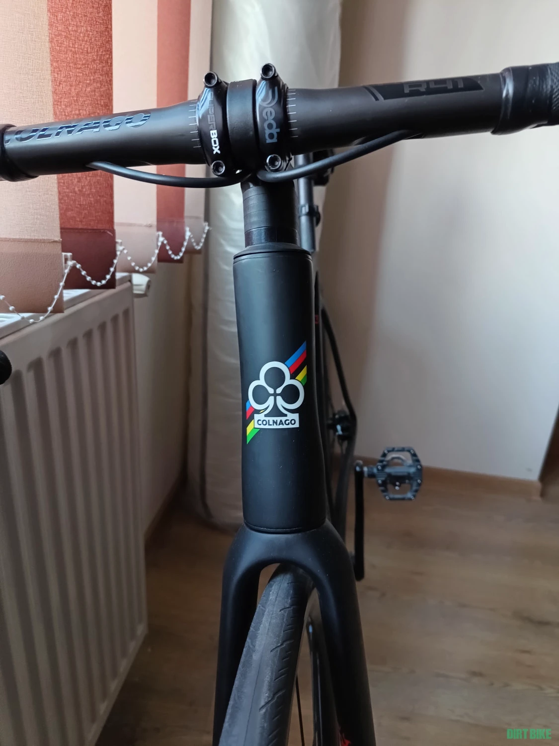 1. Colnago V3, model 2023, SRAM Rival eTAP AXS